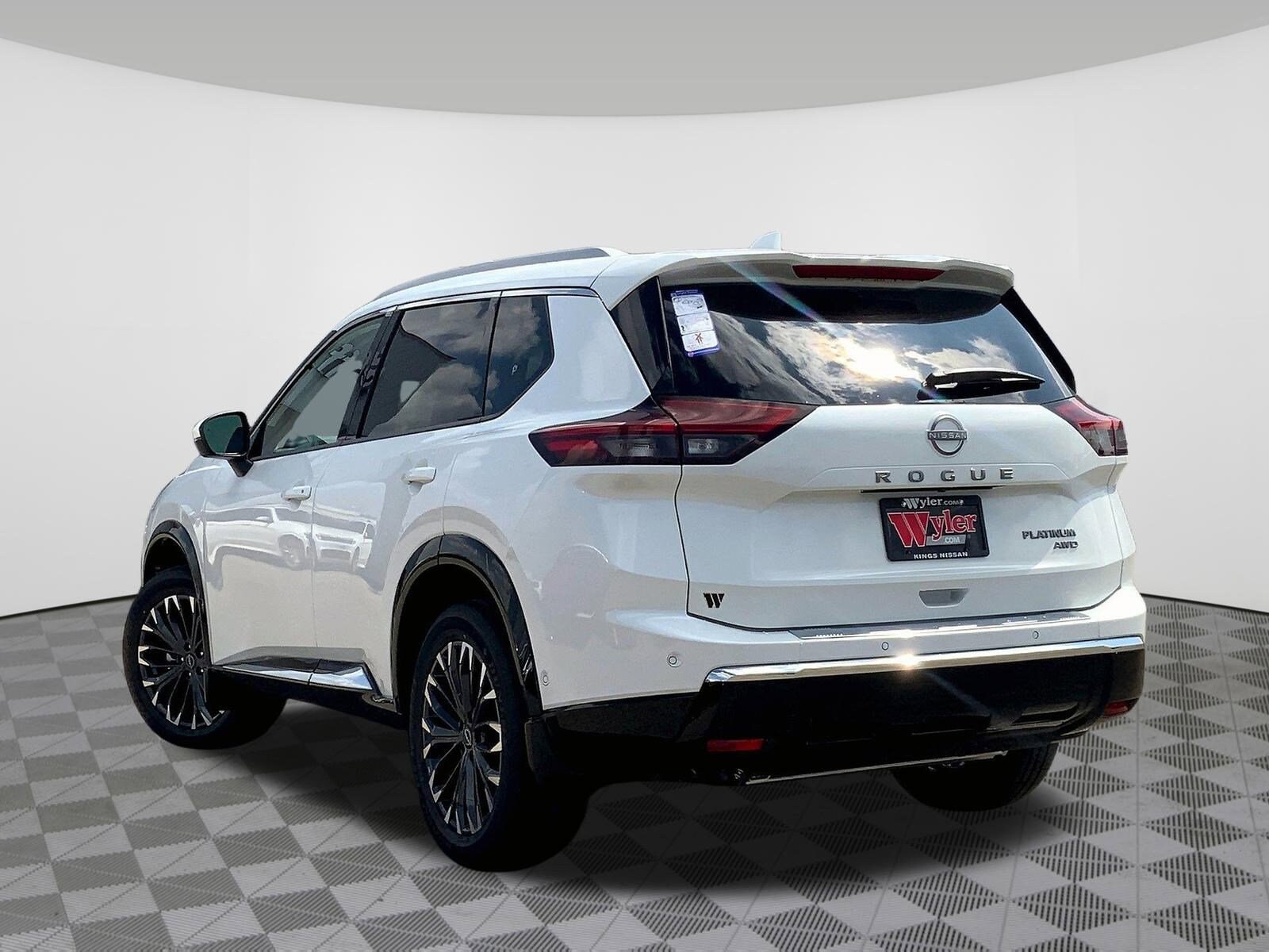 2026 Nissan Rogue Platinum photo 2