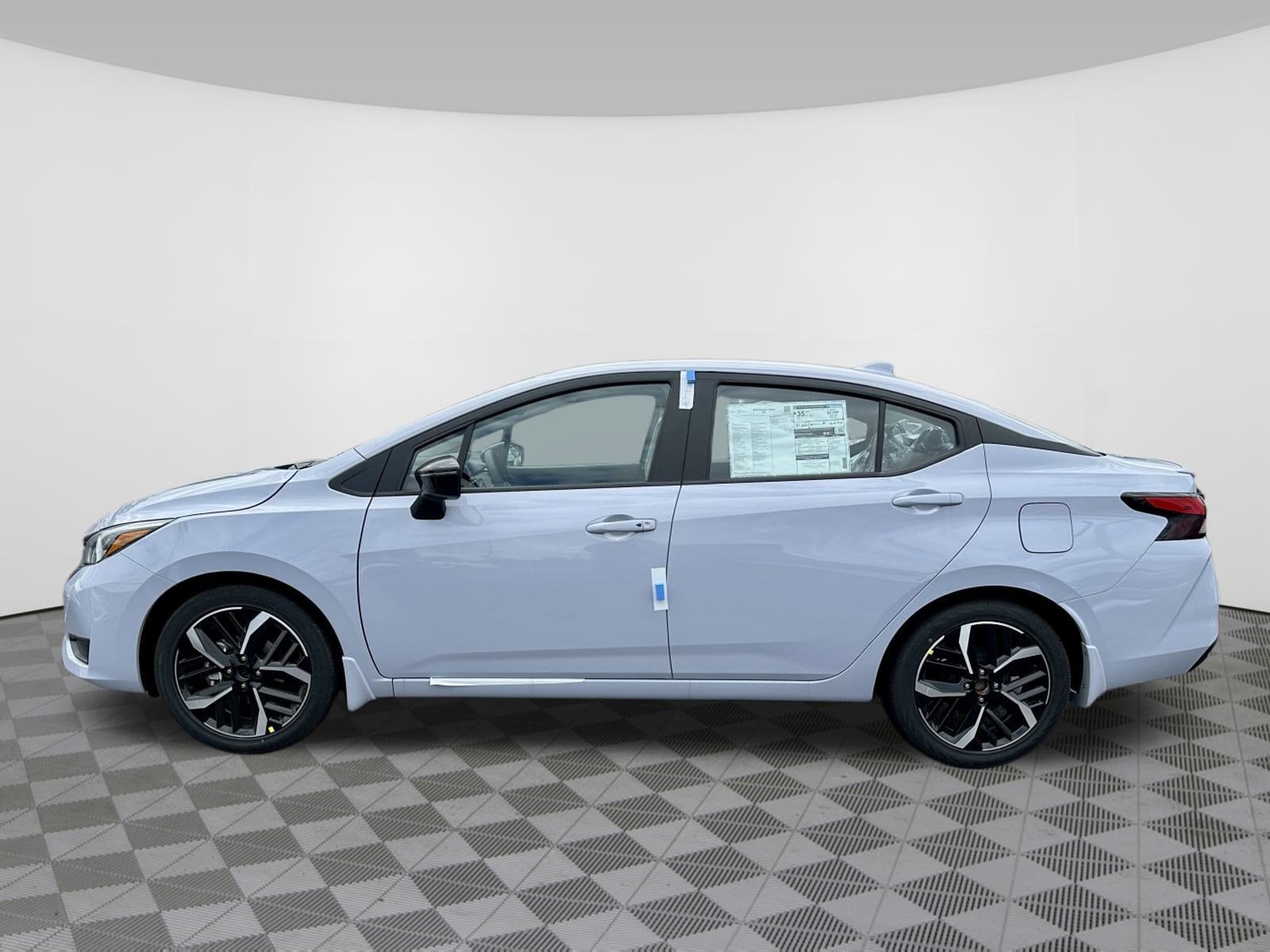 2025 Nissan Versa Sedan SR - Photo 12