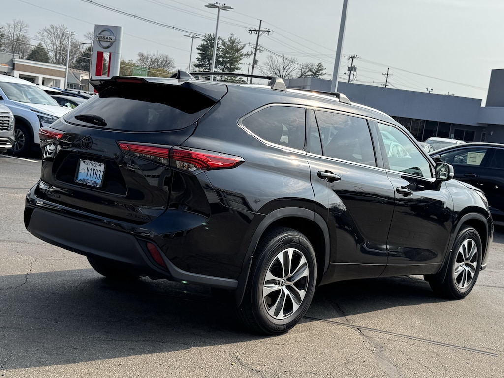 Used 2021 Toyota Highlander XLE AWD SUV