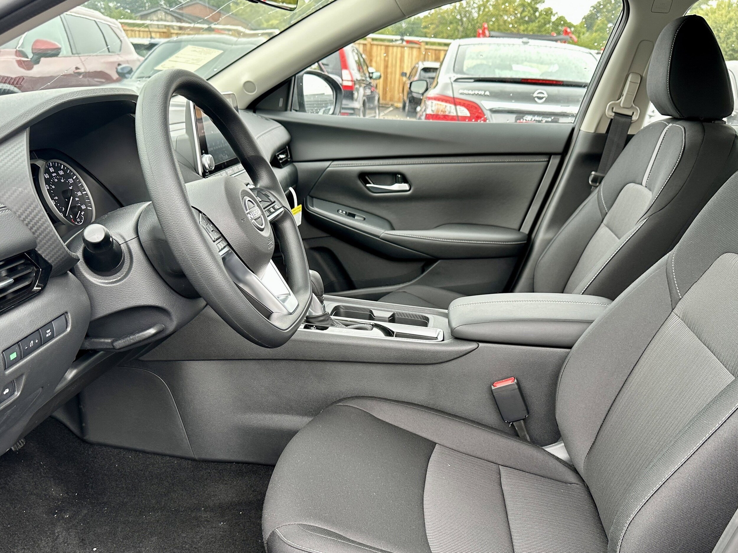 2025 Nissan Sentra SV photo 4