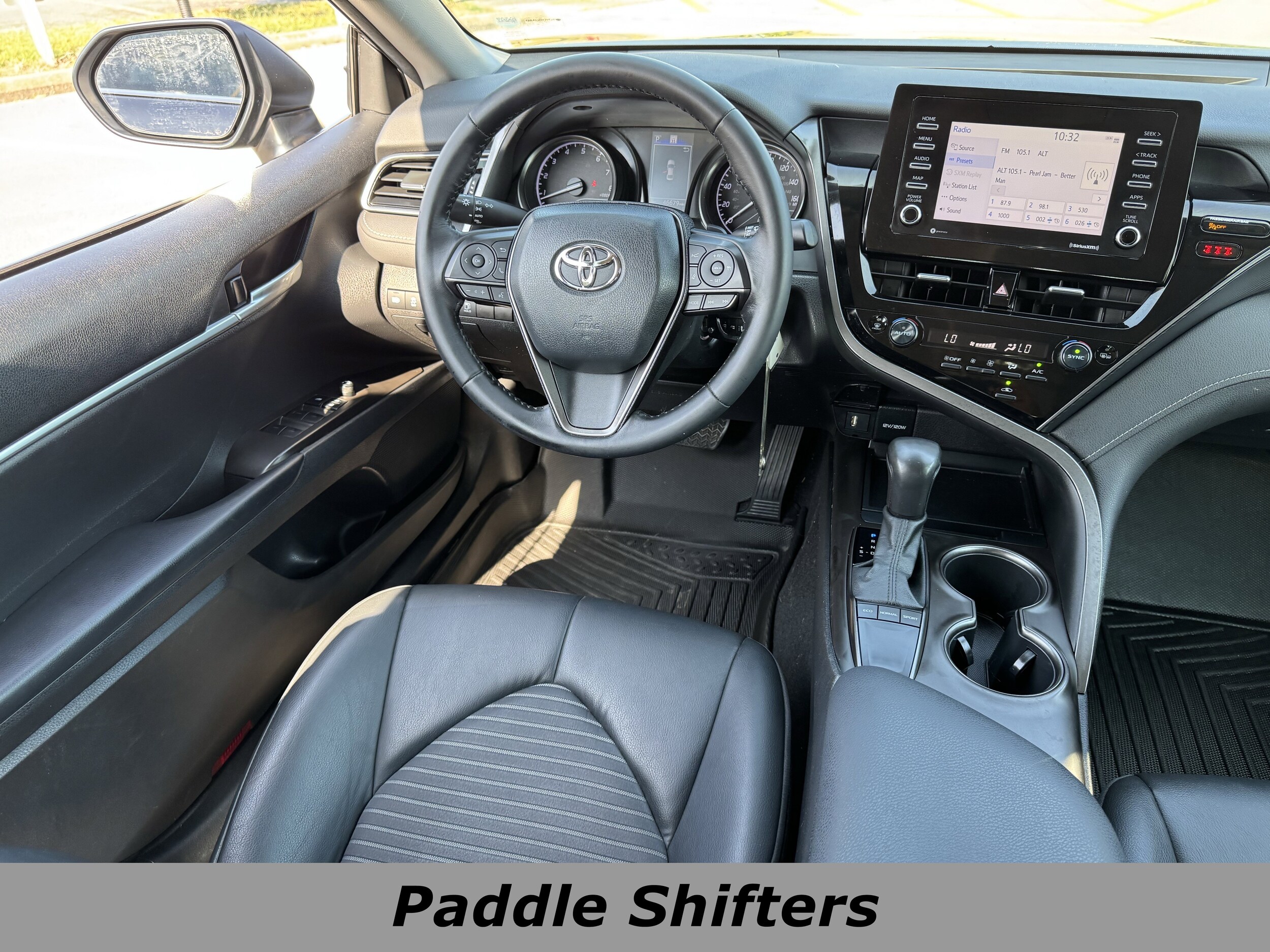 2022 Toyota Camry SE photo 4