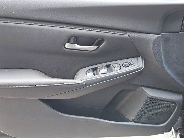 2025 Nissan Sentra SV photo 2