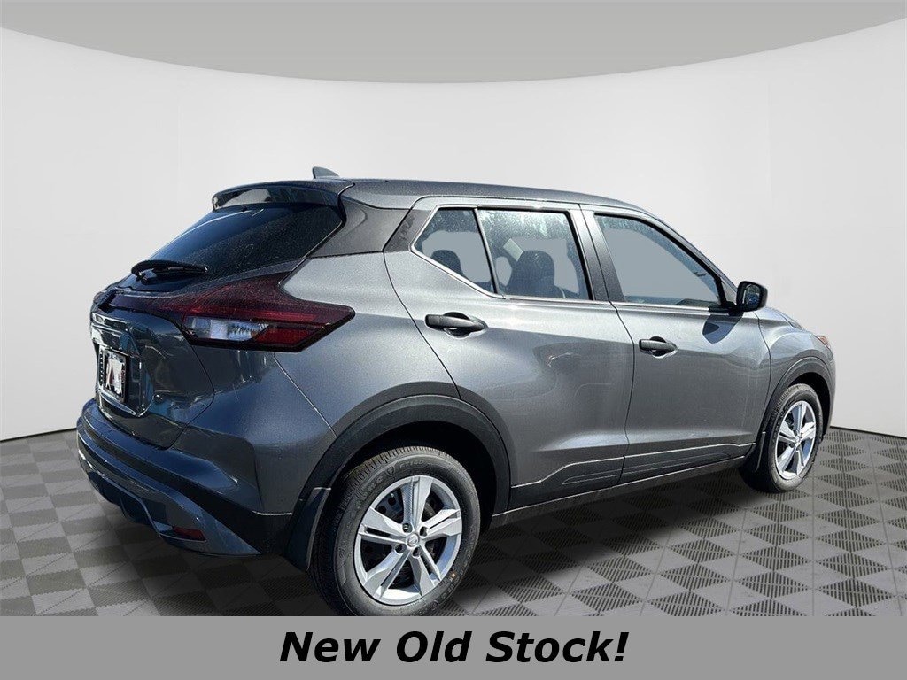 Used 2025 Nissan Kicks Play S FWD SUV