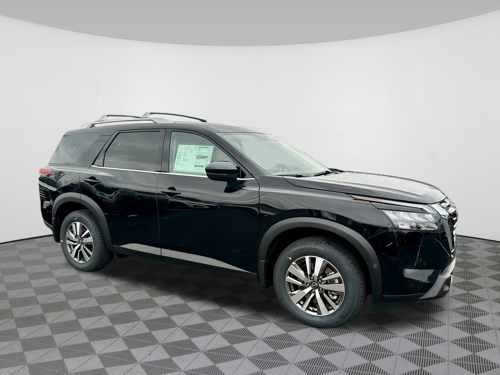 2025 Nissan Pathfinder SL's photo