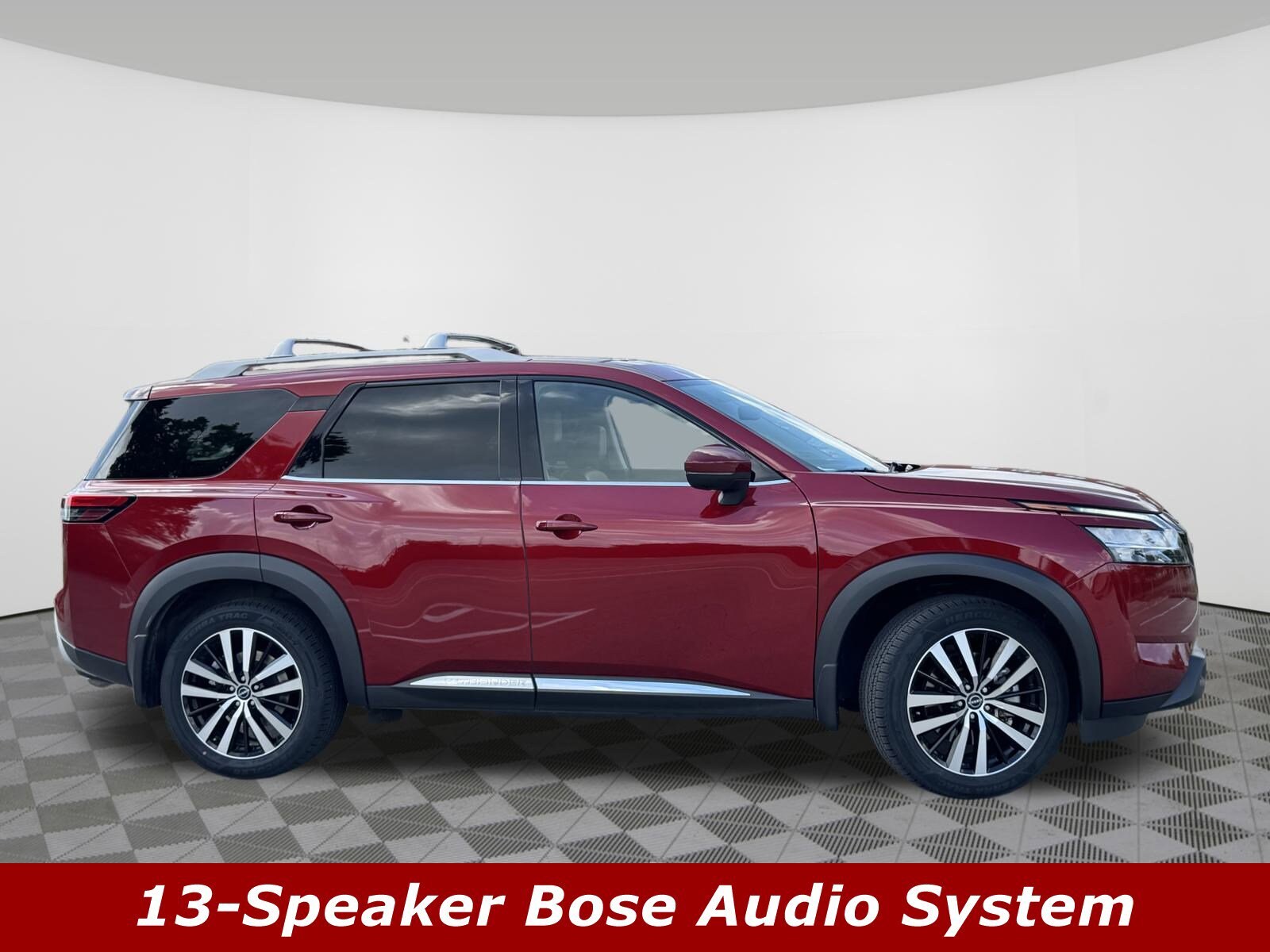 2023 Nissan Pathfinder Platinum photo 2