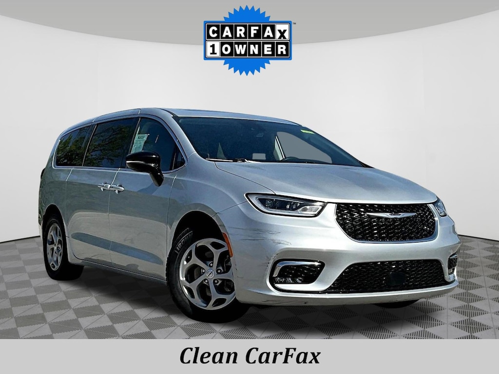 Used 2024 Chrysler Pacifica Limited FWD Van Passenger Van