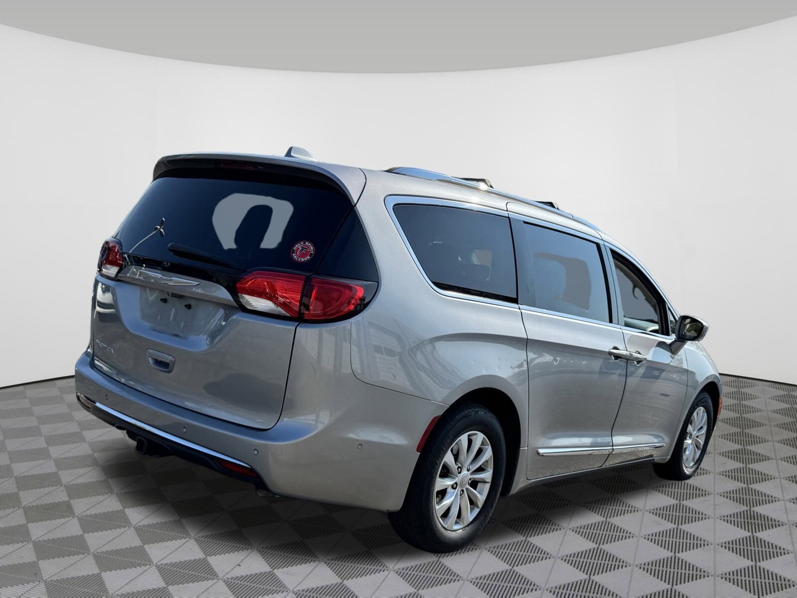 2018 Chrysler Pacifica Touring Plus photo 2