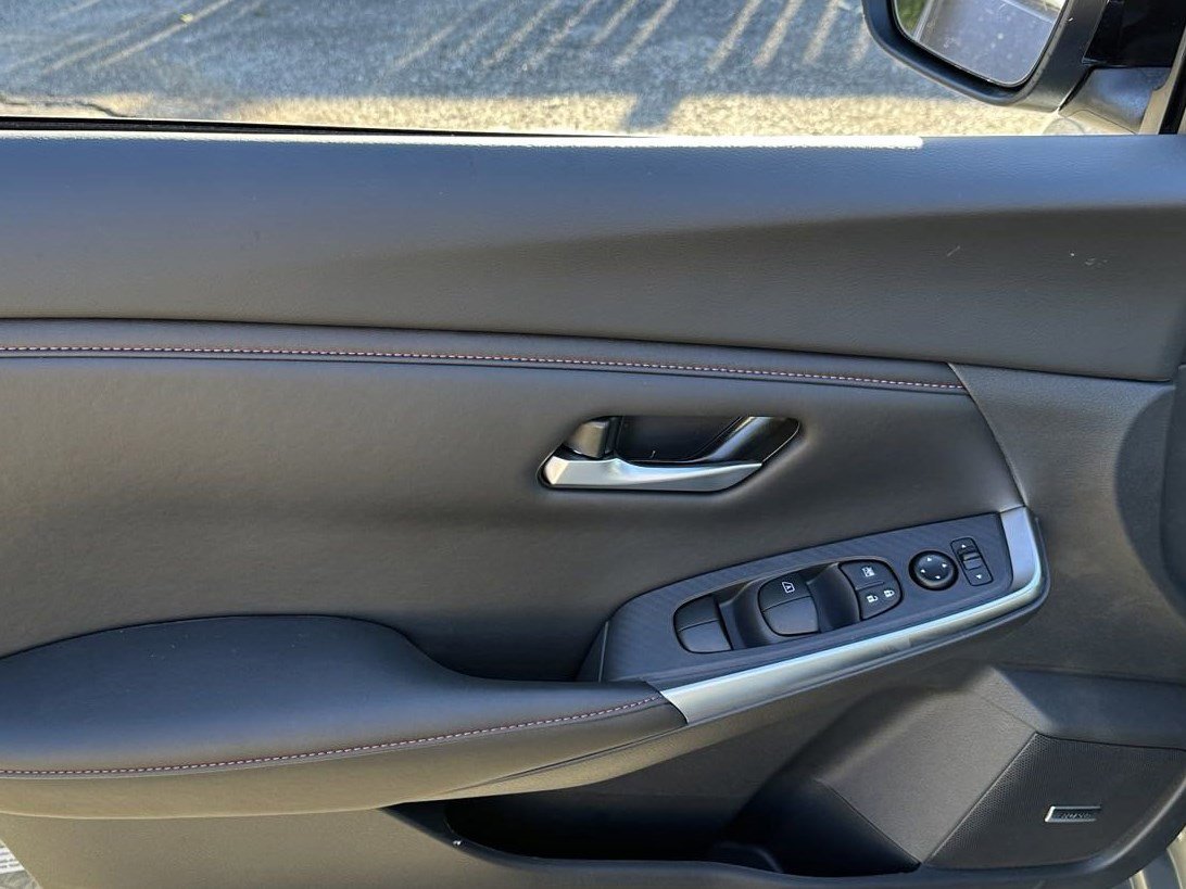 2025 Nissan Sentra SR photo 2