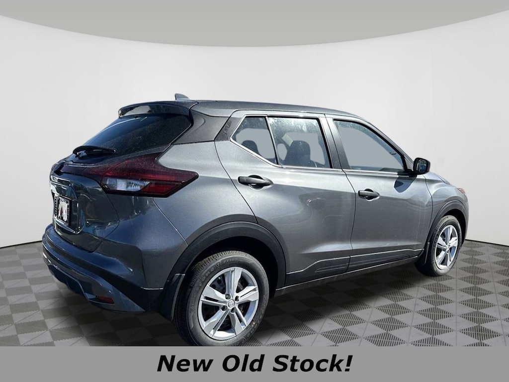 Used 2025 Nissan Kicks Play S FWD SUV