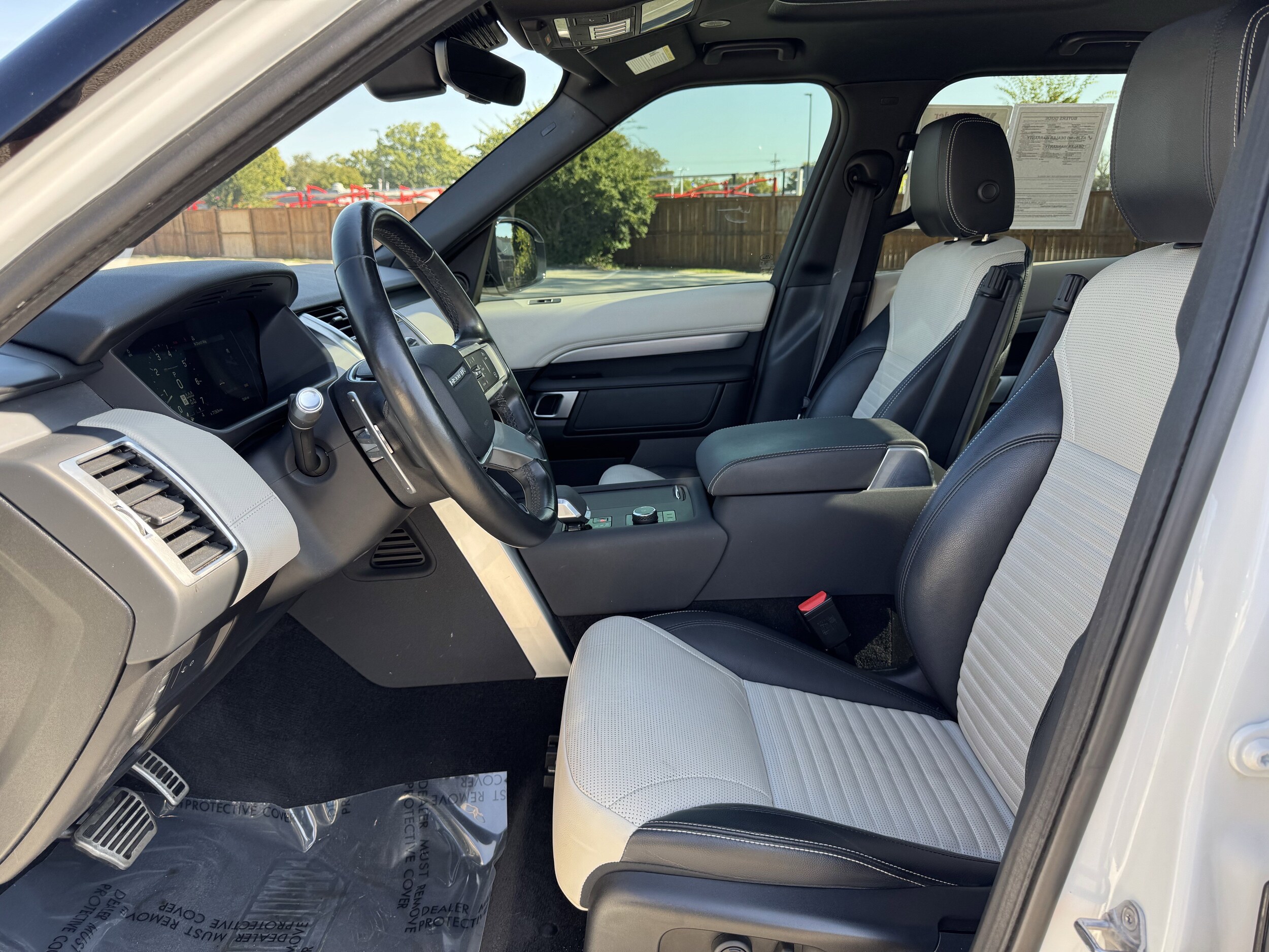 2022 Land Rover Discovery P300 S S R-Dynamic photo 4