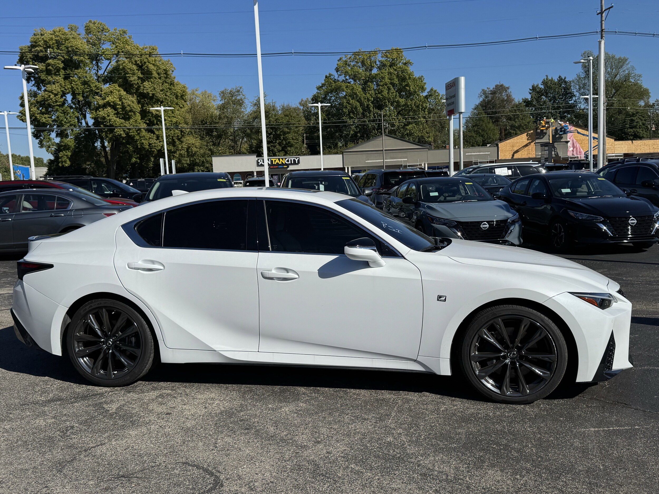 2022 Lexus IS 350 F SPORT photo 2
