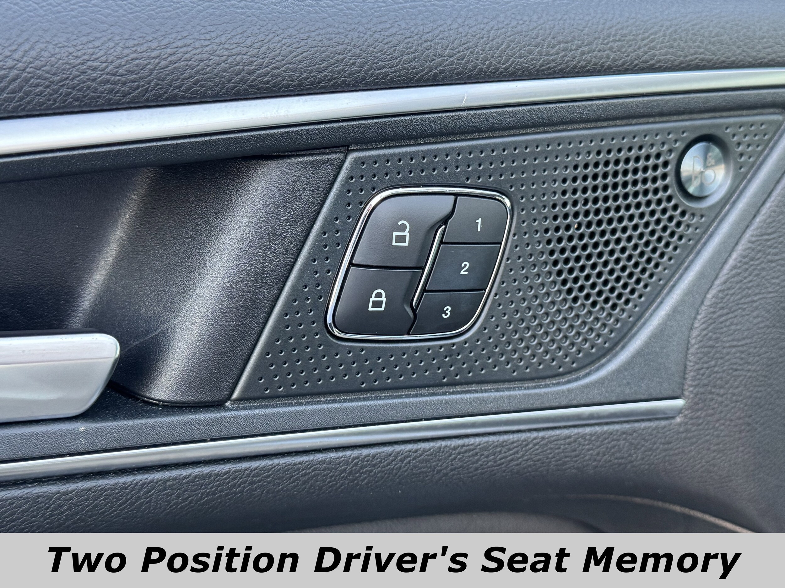 2024 Ford Edge Titanium photo 3