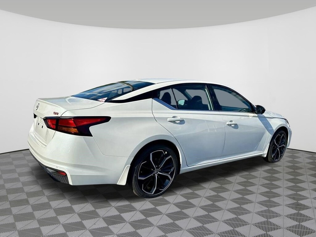 Certified 2025 Nissan Altima SR FWD Sedan