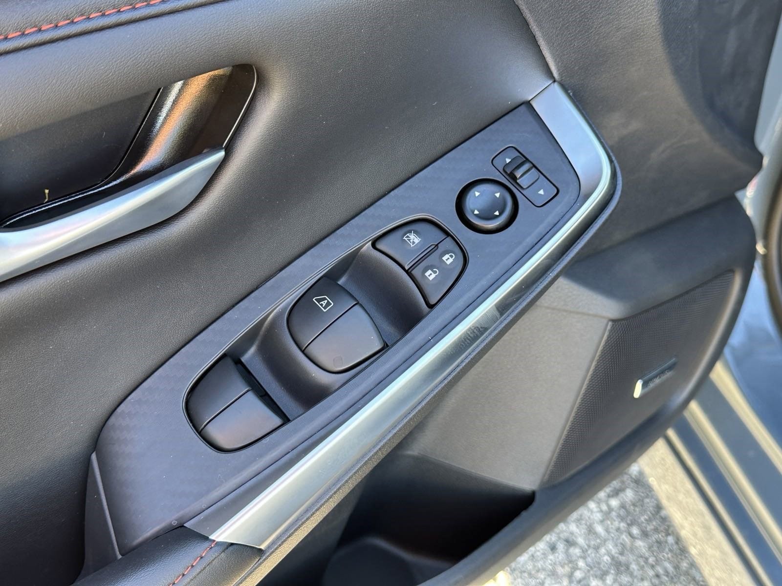 2025 Nissan Sentra SR photo 3