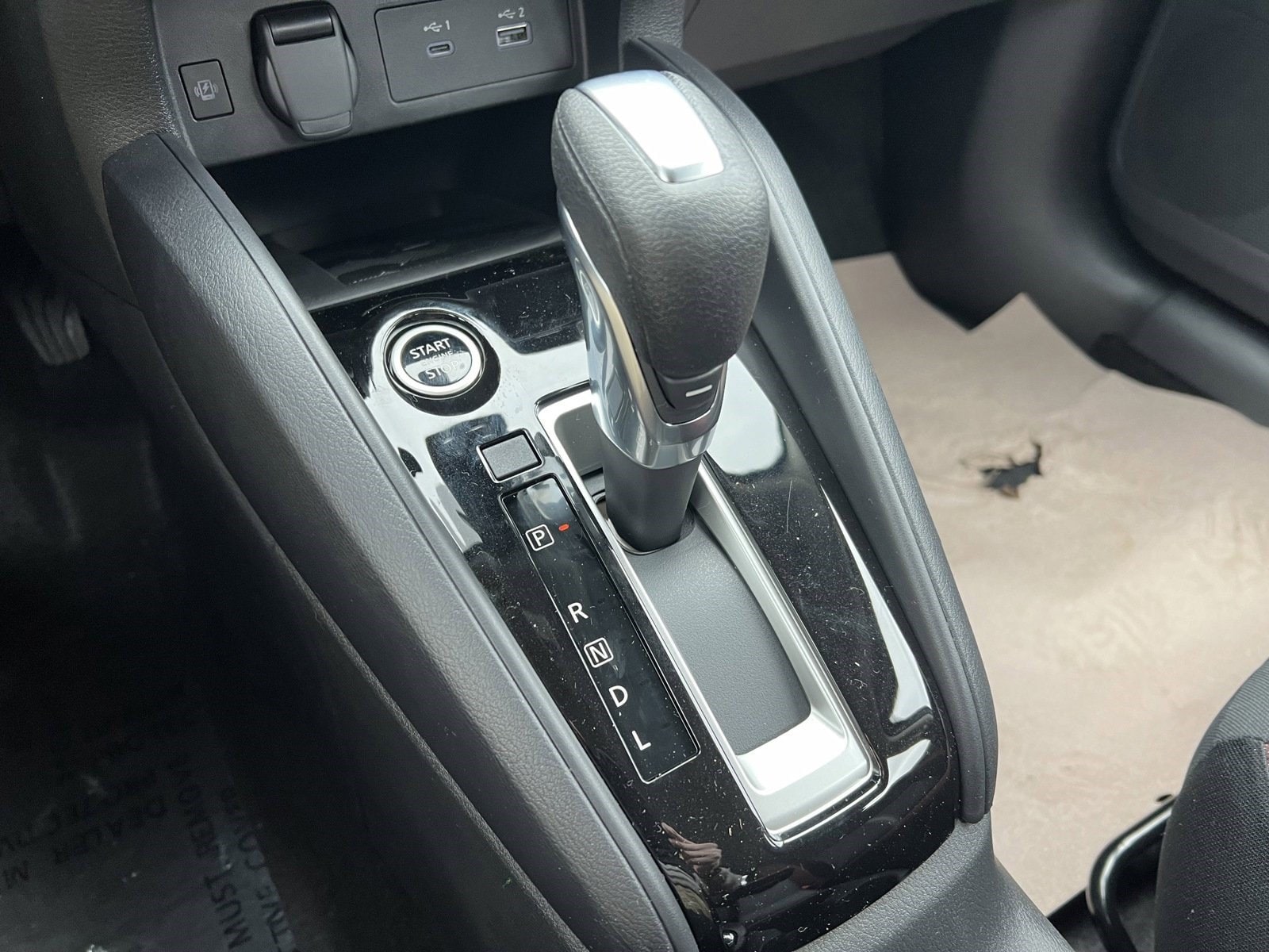 2025 Nissan Versa Sedan SR - Photo 24