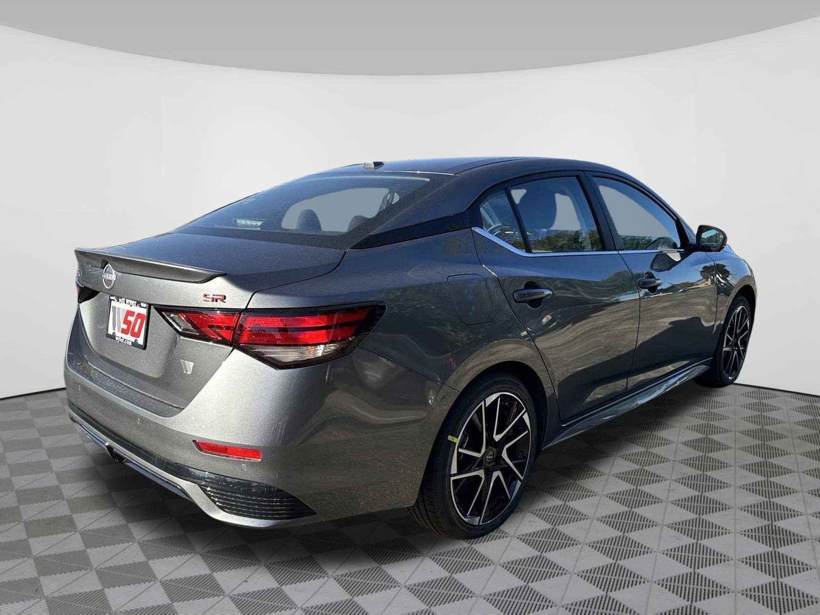 2025 Nissan Sentra SR photo 3