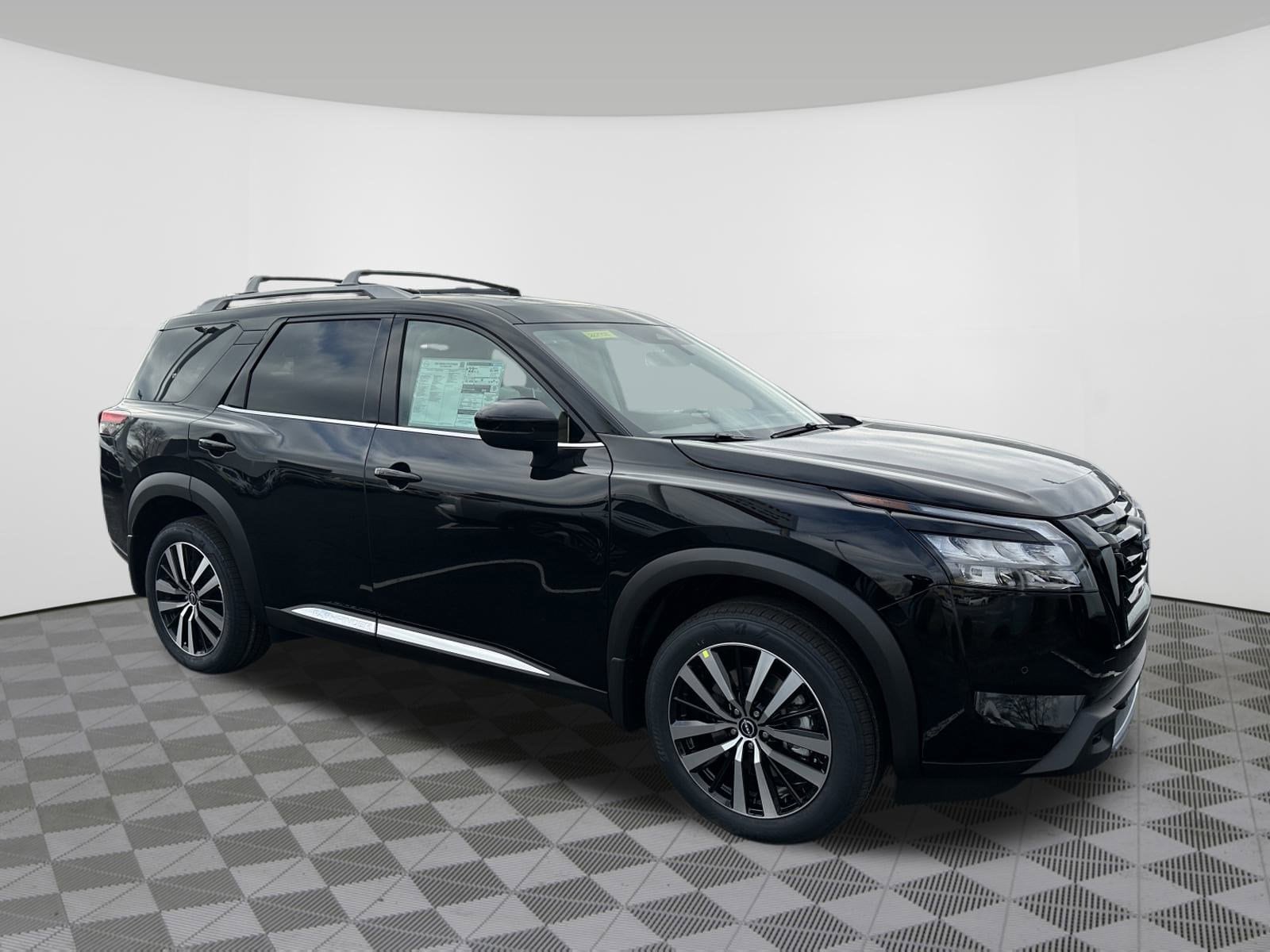 2025 Nissan Pathfinder Platinum's photo