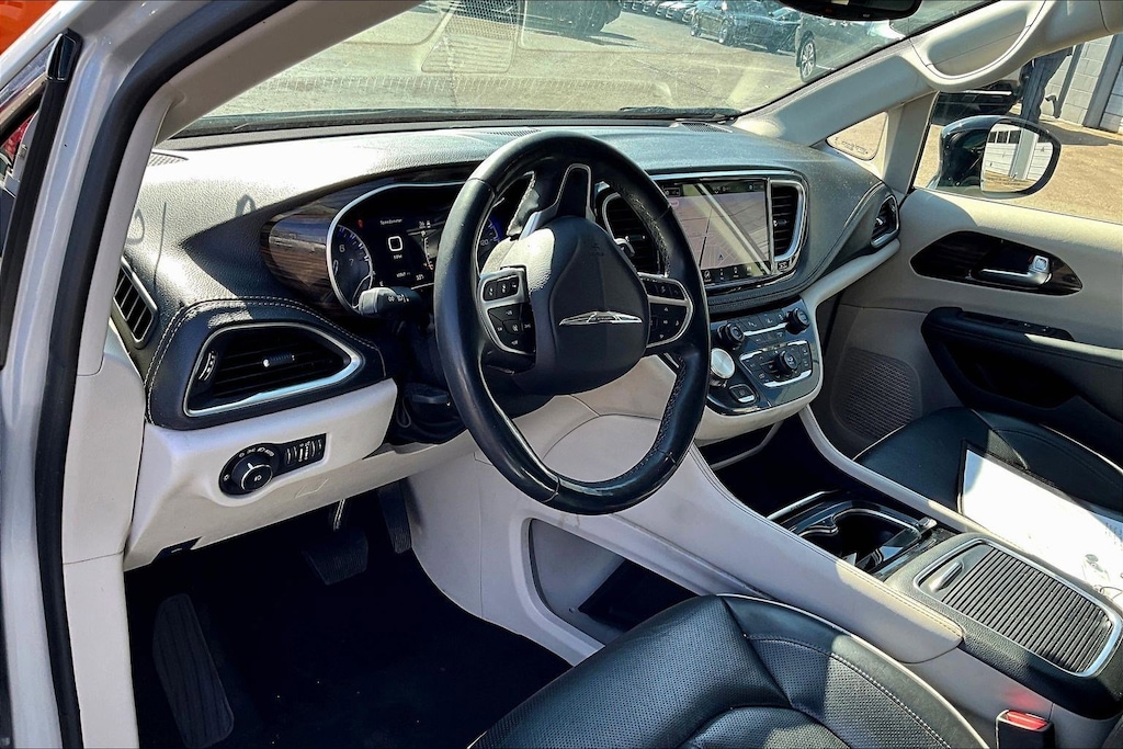 Used 2024 Chrysler Pacifica Limited FWD Van Passenger Van