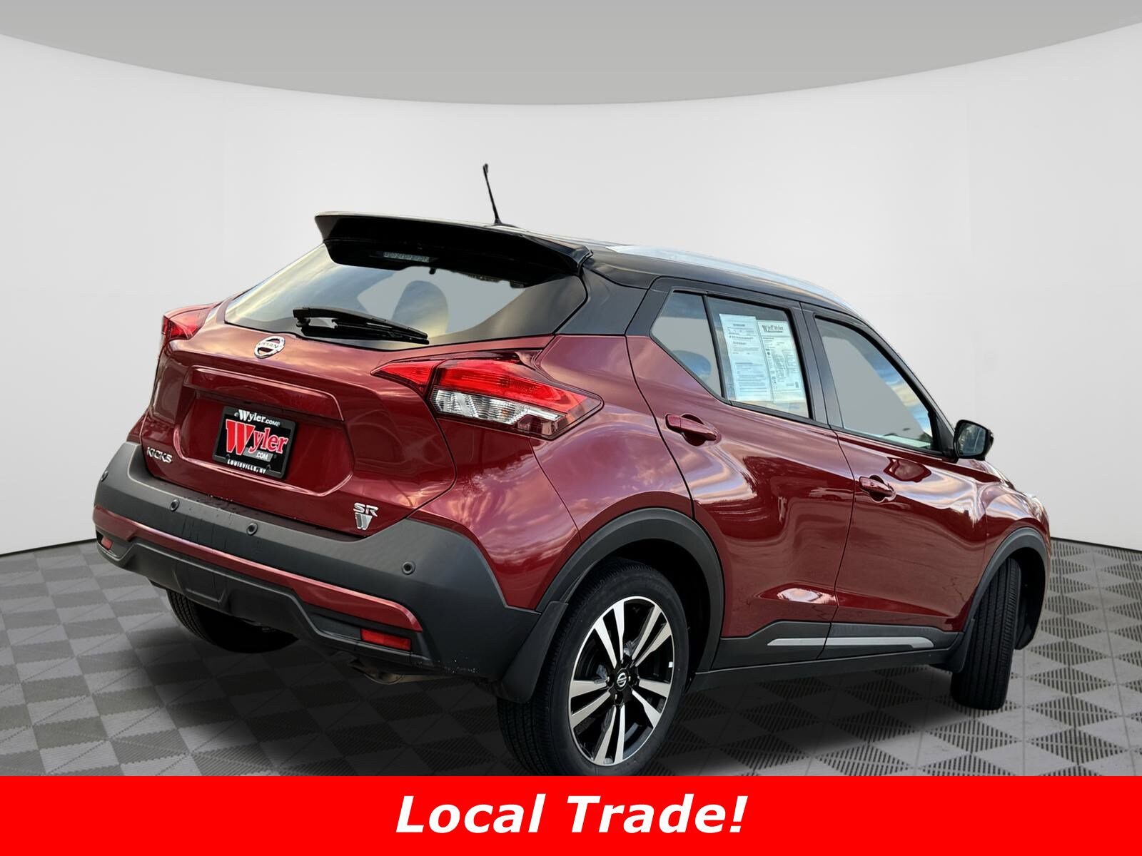 2020 Nissan Kicks SR photo 2