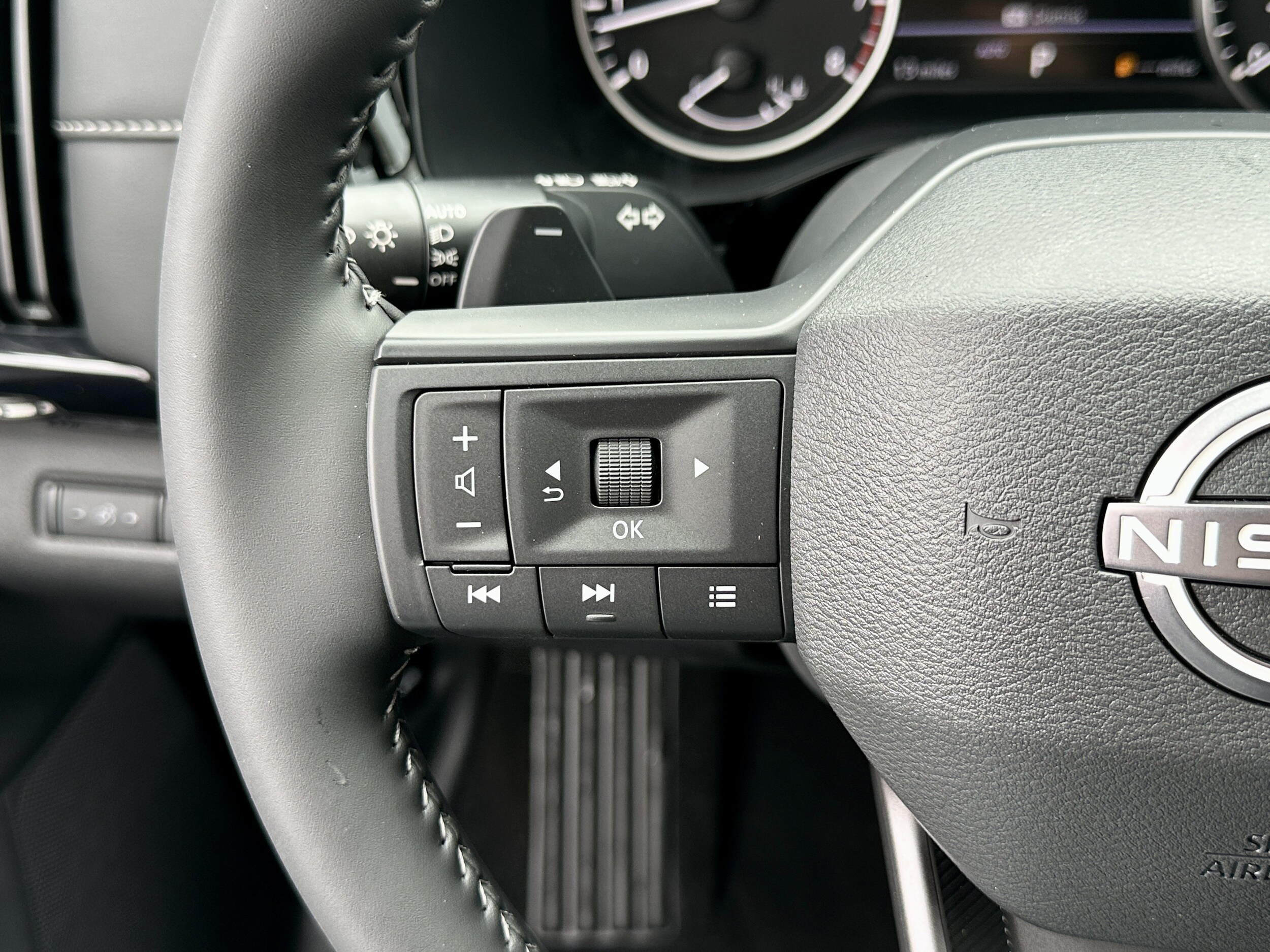 2026 Nissan Pathfinder SV - Photo 30