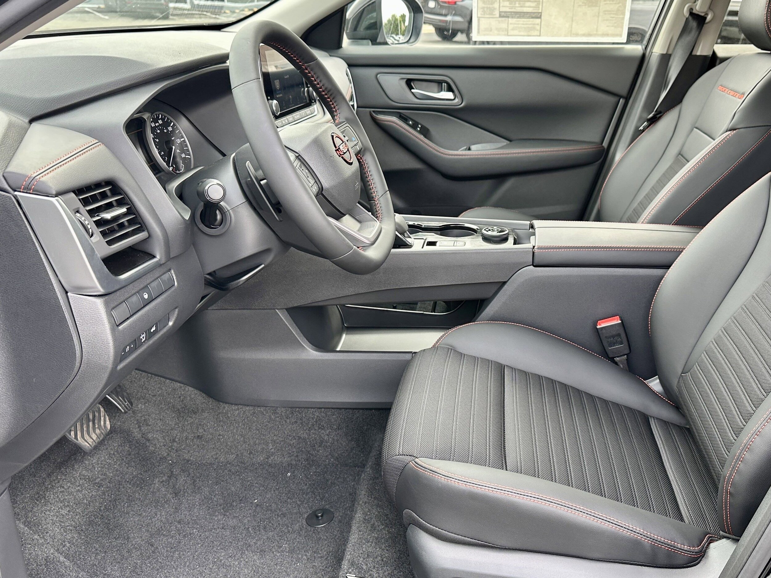2026 Nissan Rogue SV photo 4