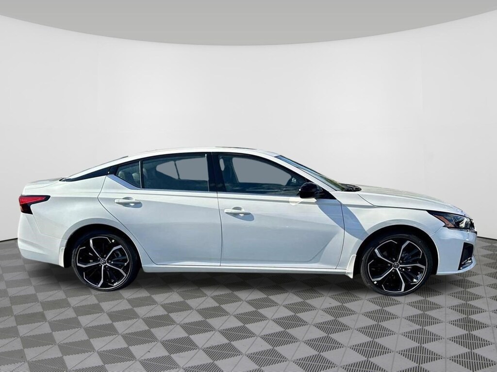 Certified 2025 Nissan Altima SR FWD Sedan