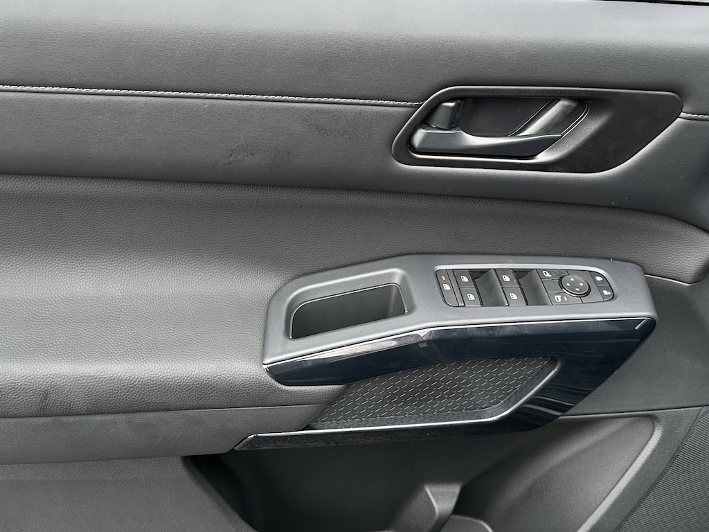 New 2025 Nissan Pathfinder SV SUV