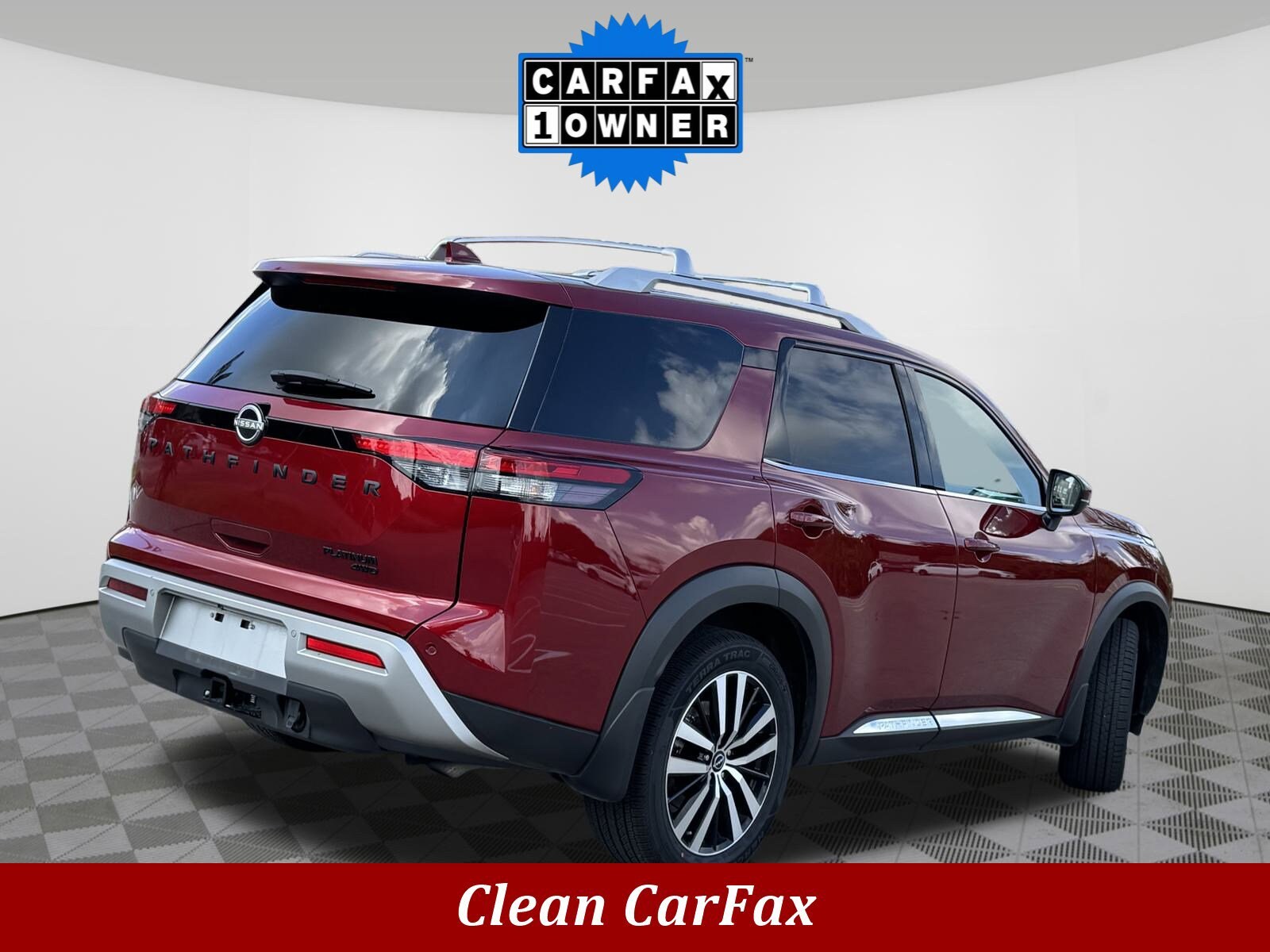 2023 Nissan Pathfinder Platinum photo 3