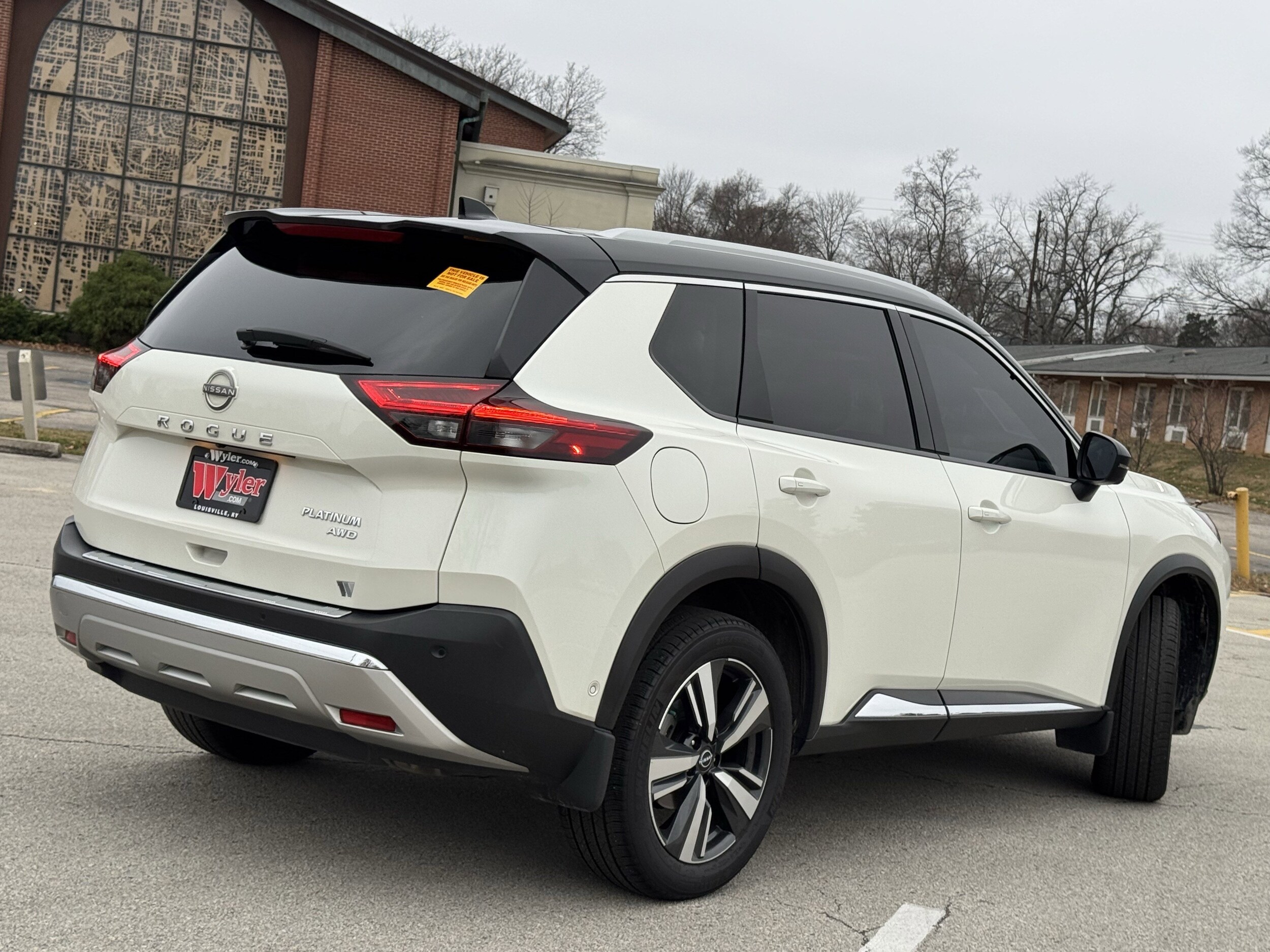 2023 Nissan Rogue Platinum AWD photo 3