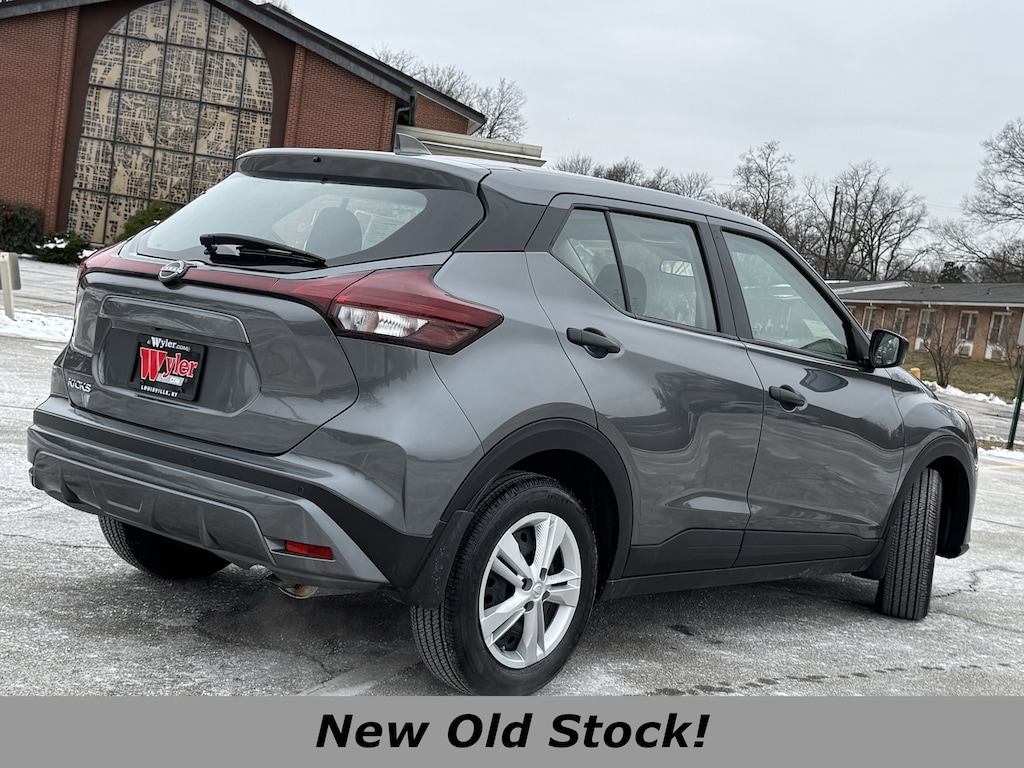 Used 2025 Nissan Kicks Play S FWD SUV