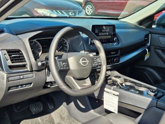 2025 Nissan Rogue SV photo 2