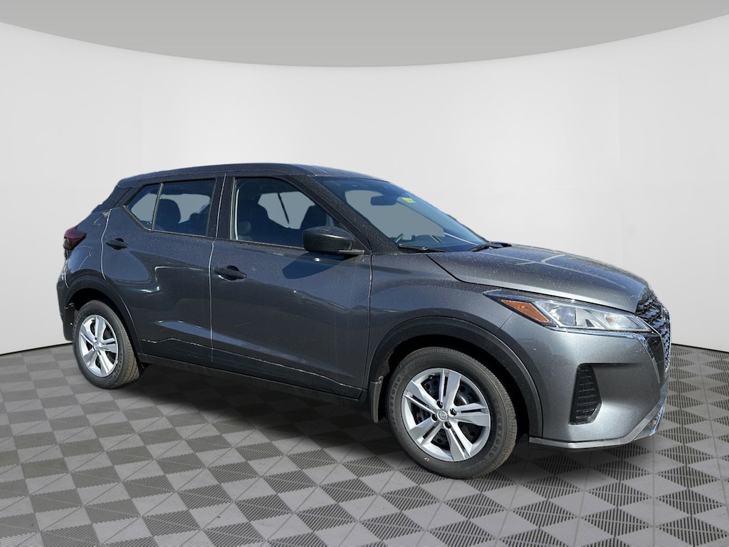 New 2025 Nissan Kicks Play S SUV