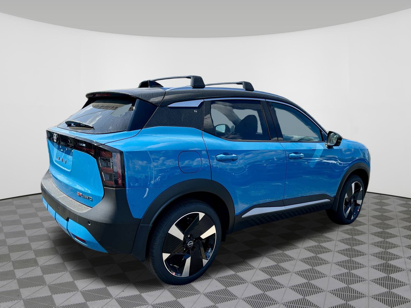 2026 Nissan Kicks SR photo 3