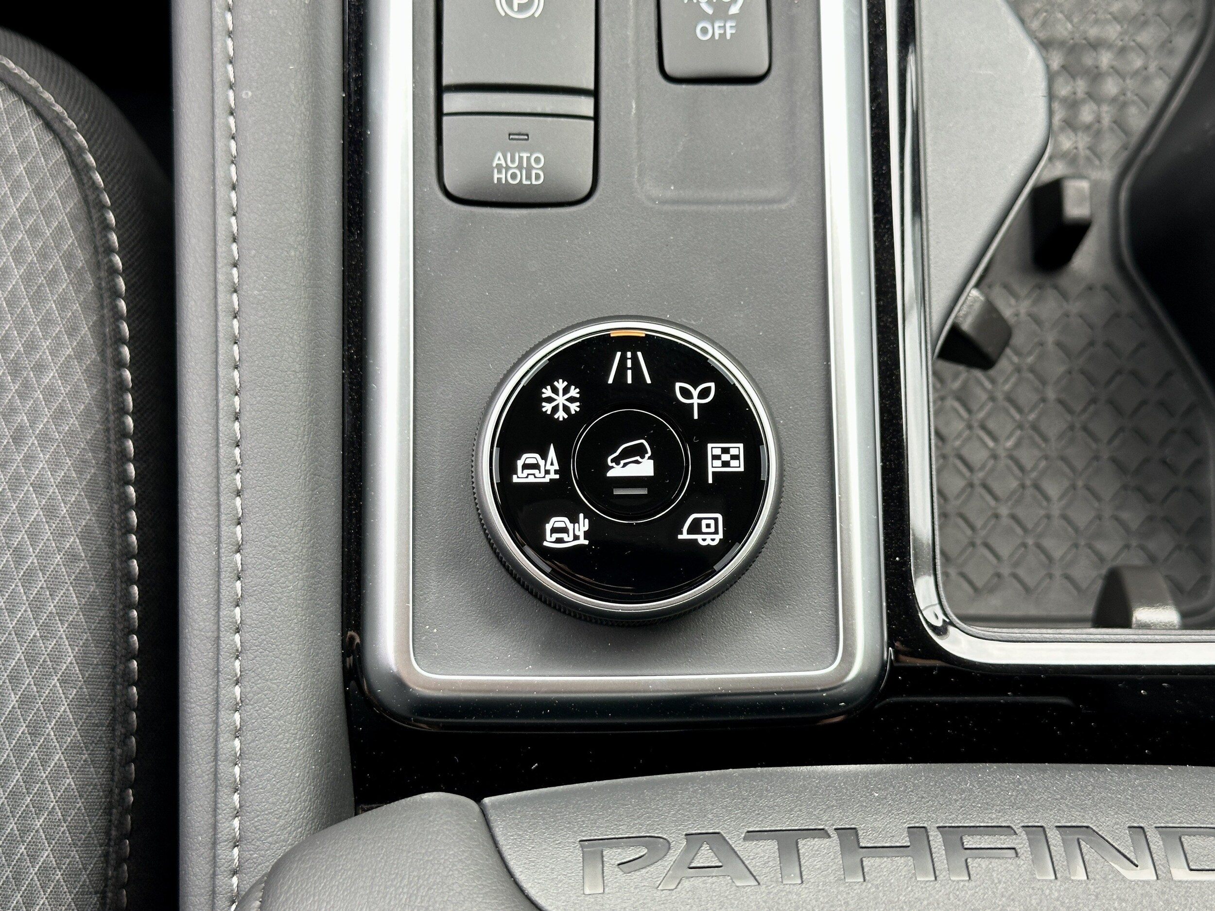 2026 Nissan Pathfinder SV - Photo 33