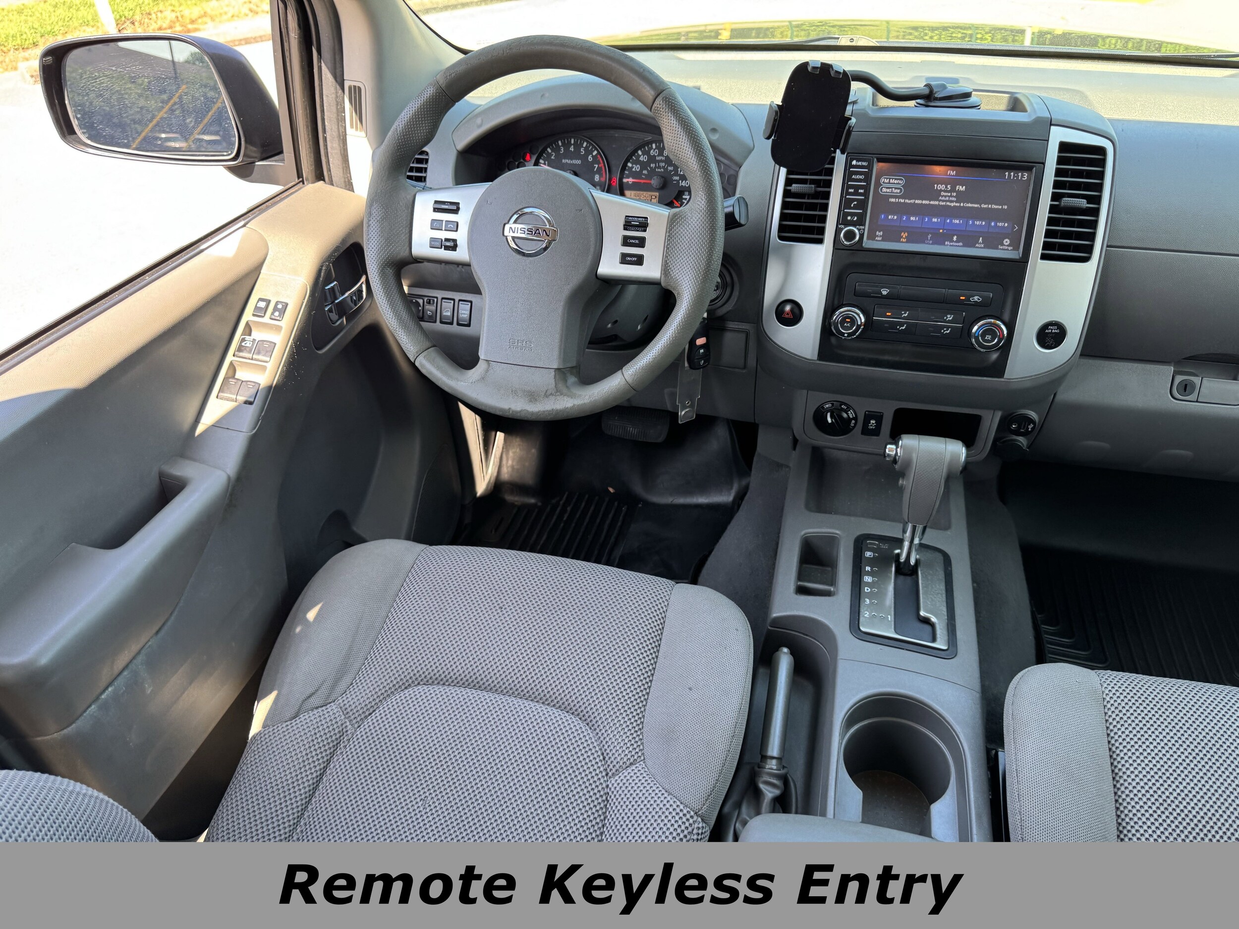 2019 Nissan Frontier SV photo 3