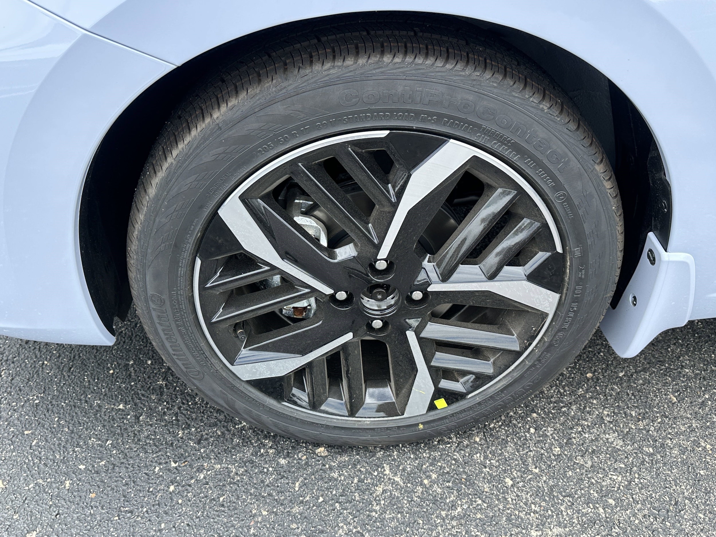 2025 Nissan Versa Sedan SR - Photo 16