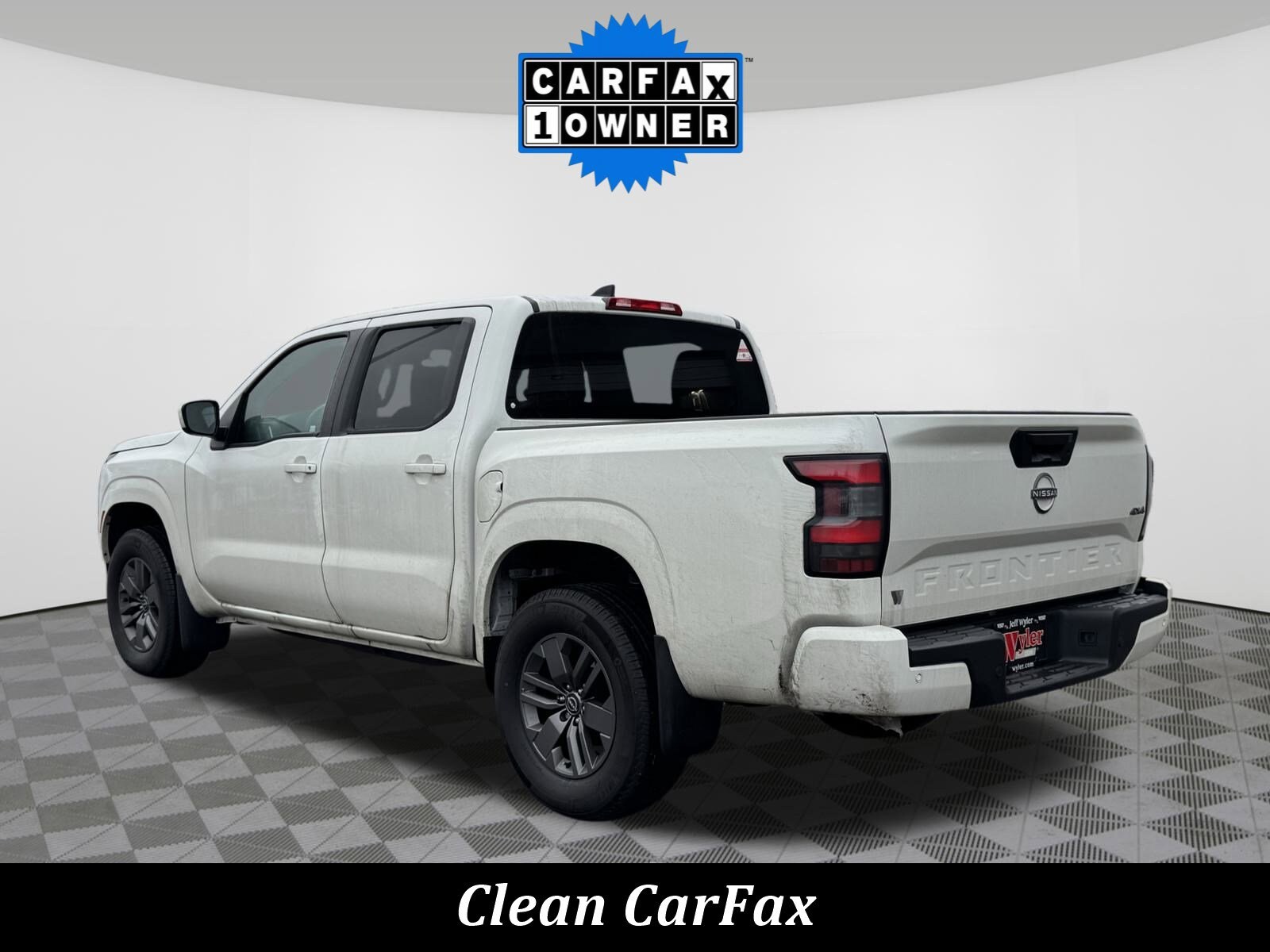 2025 Nissan Frontier Crew Cab SV photo 2