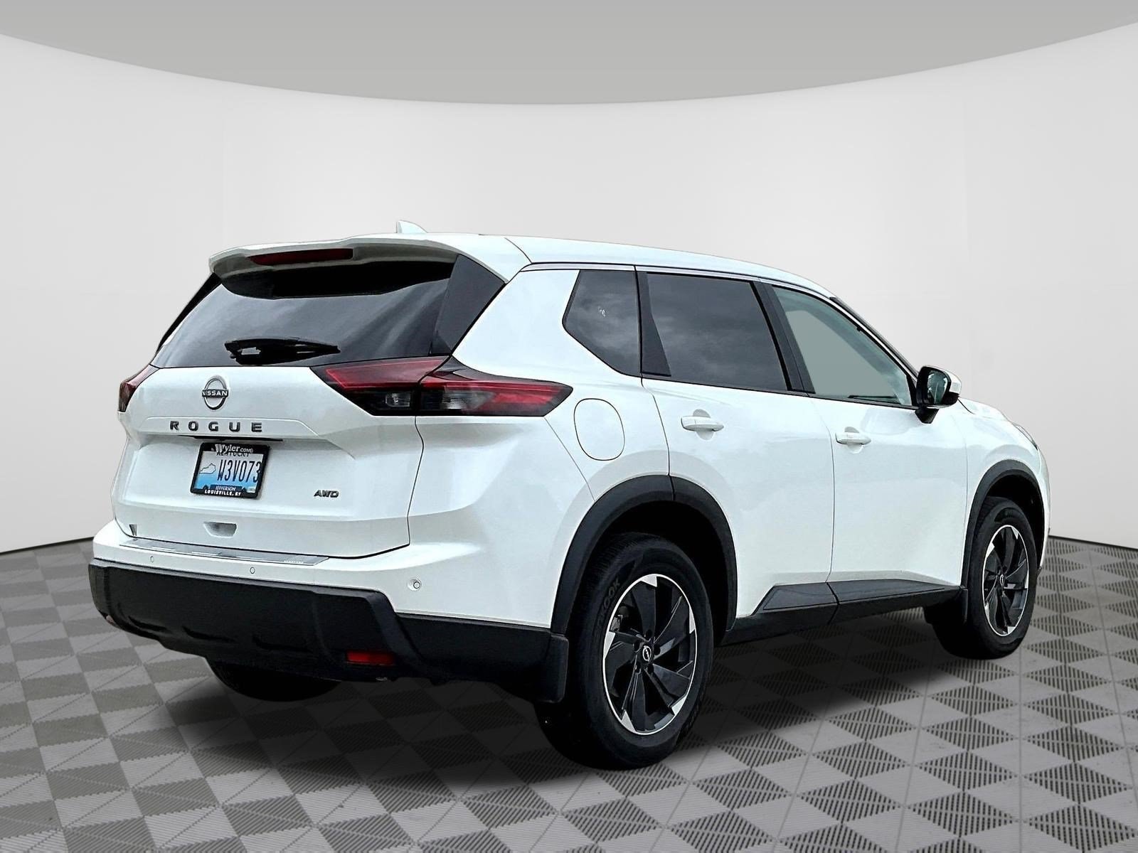 2026 Nissan Rogue SV | CarEdge | CarEdge