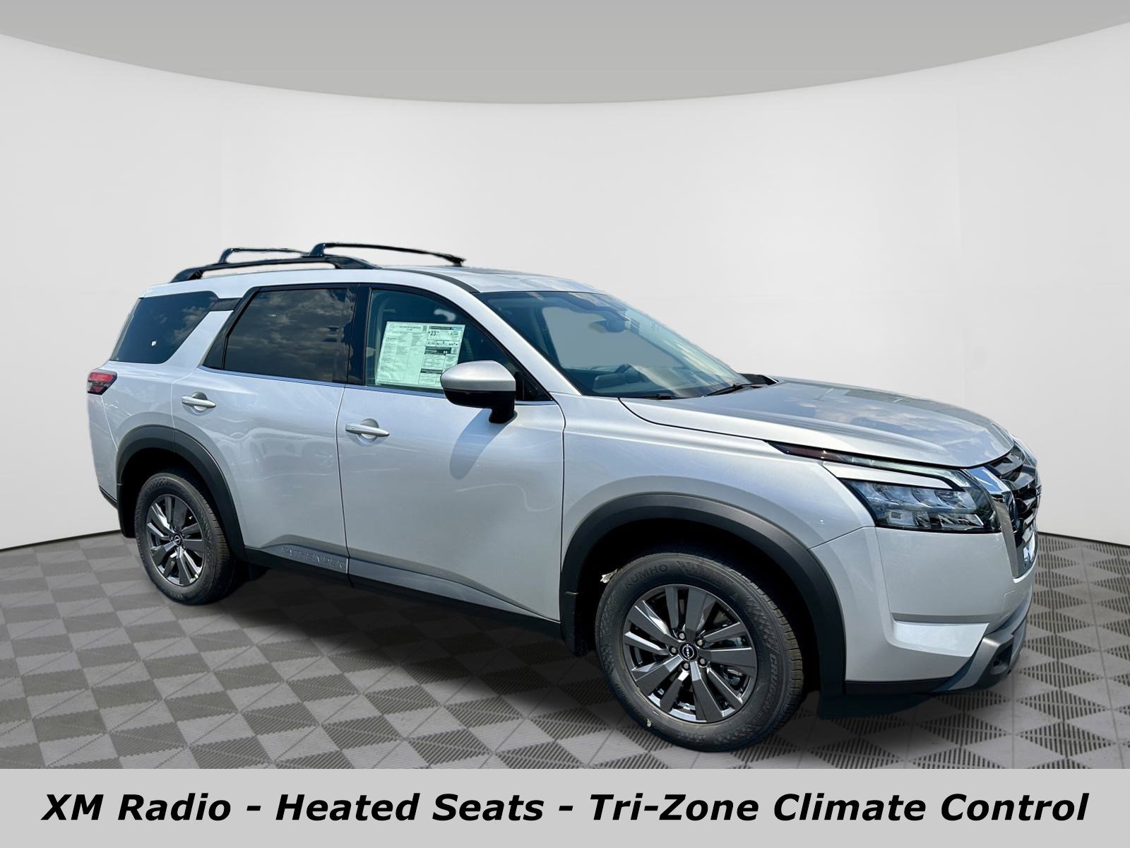 2025 Nissan Pathfinder SV's photo