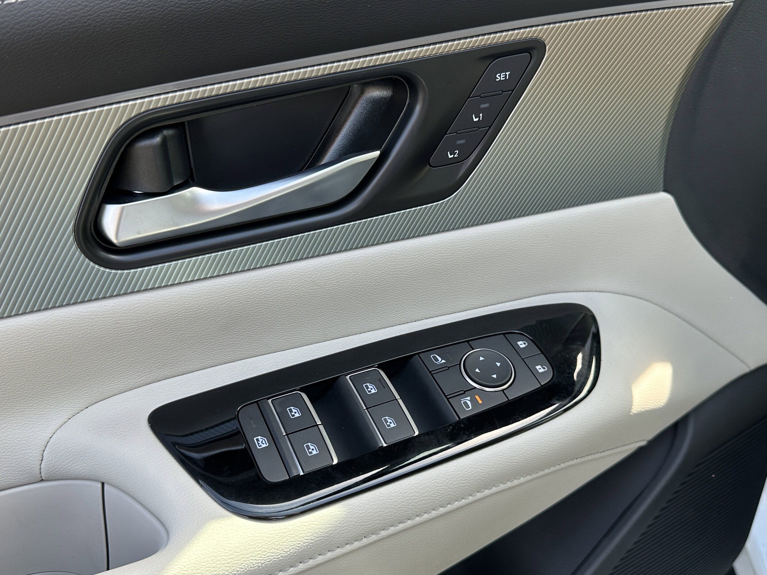 2025 Nissan Murano SL photo 3