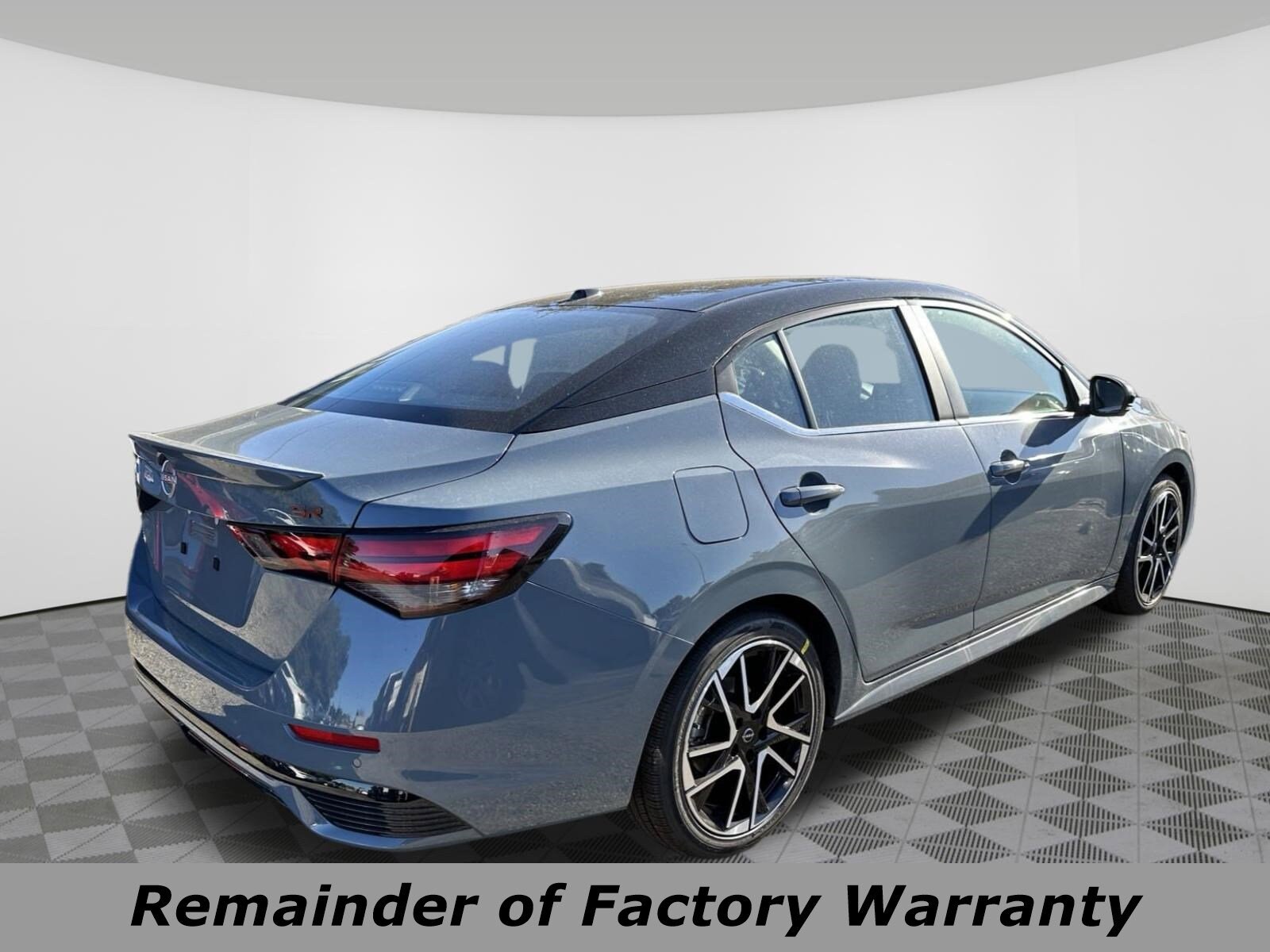 2025 Nissan Sentra SR photo 3