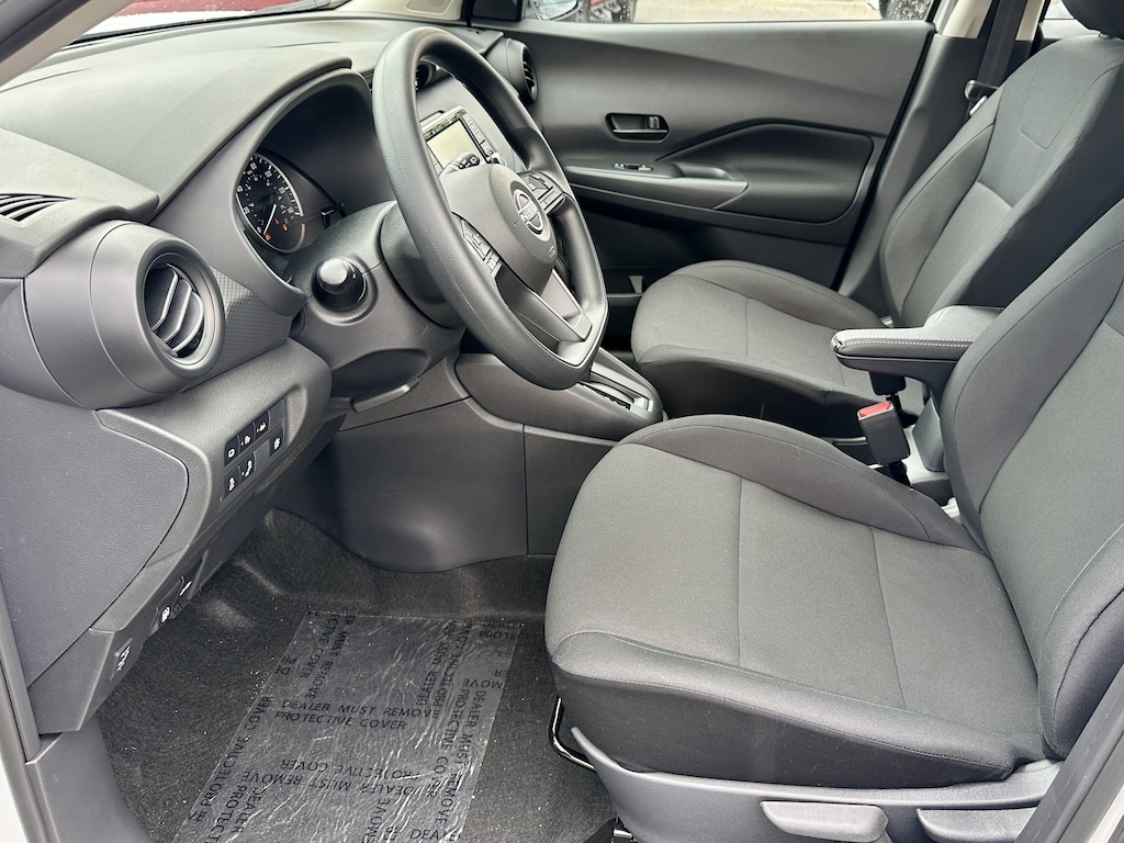 New 2025 Nissan Kicks Play S SUV