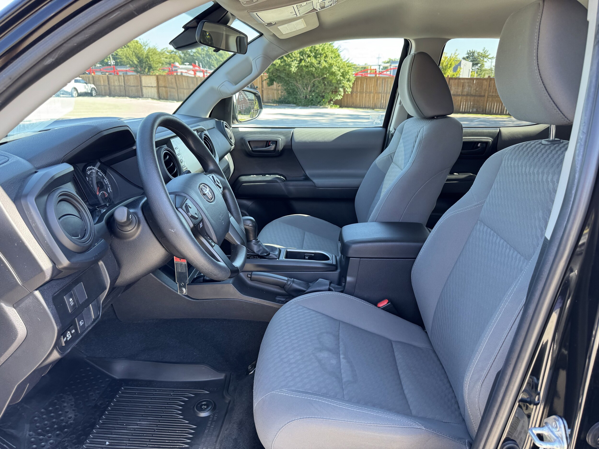 2023 Toyota Tacoma SR Double Cab V6 photo 3