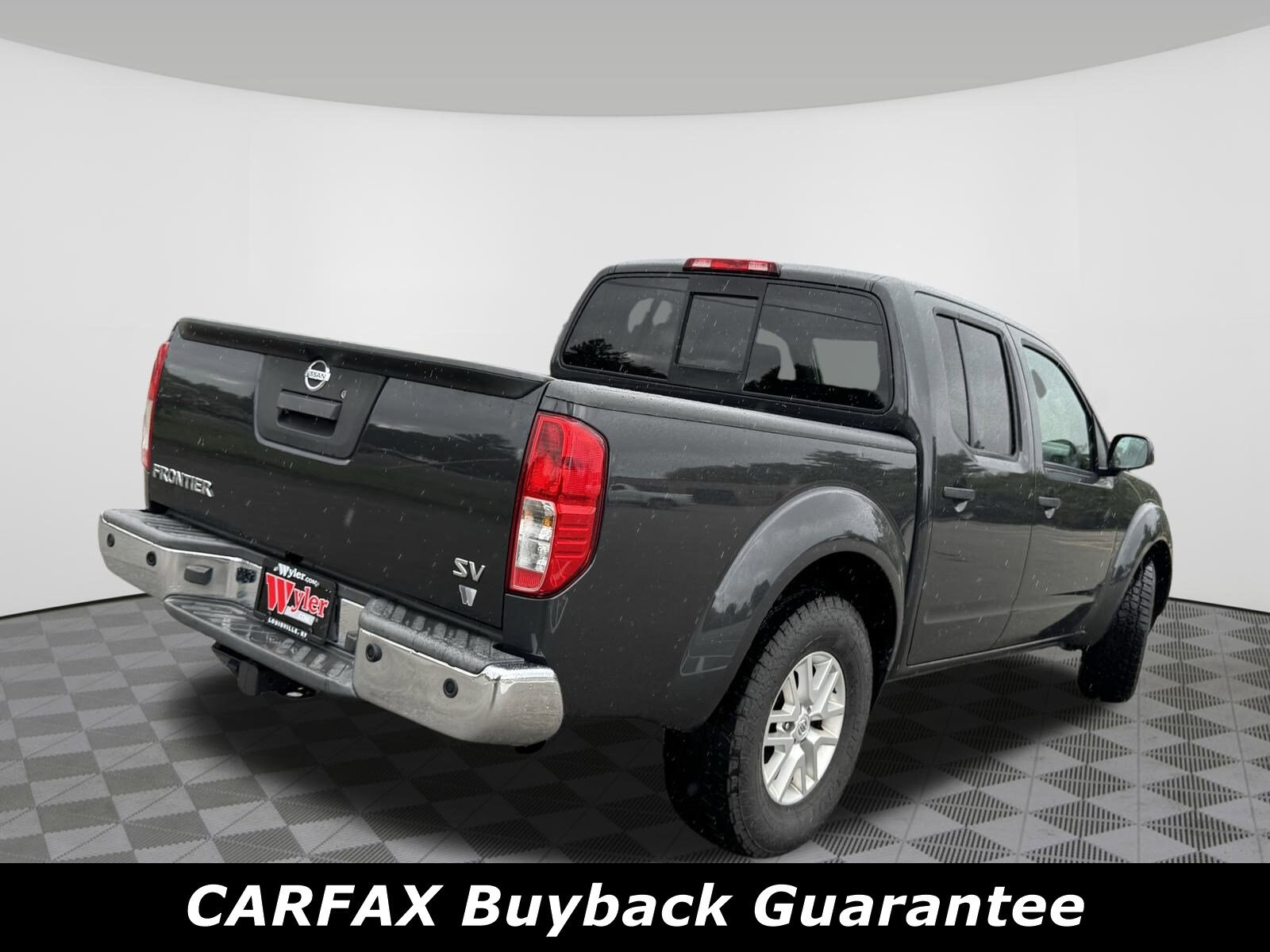 2014 Nissan Frontier Crew Cab SV photo 2
