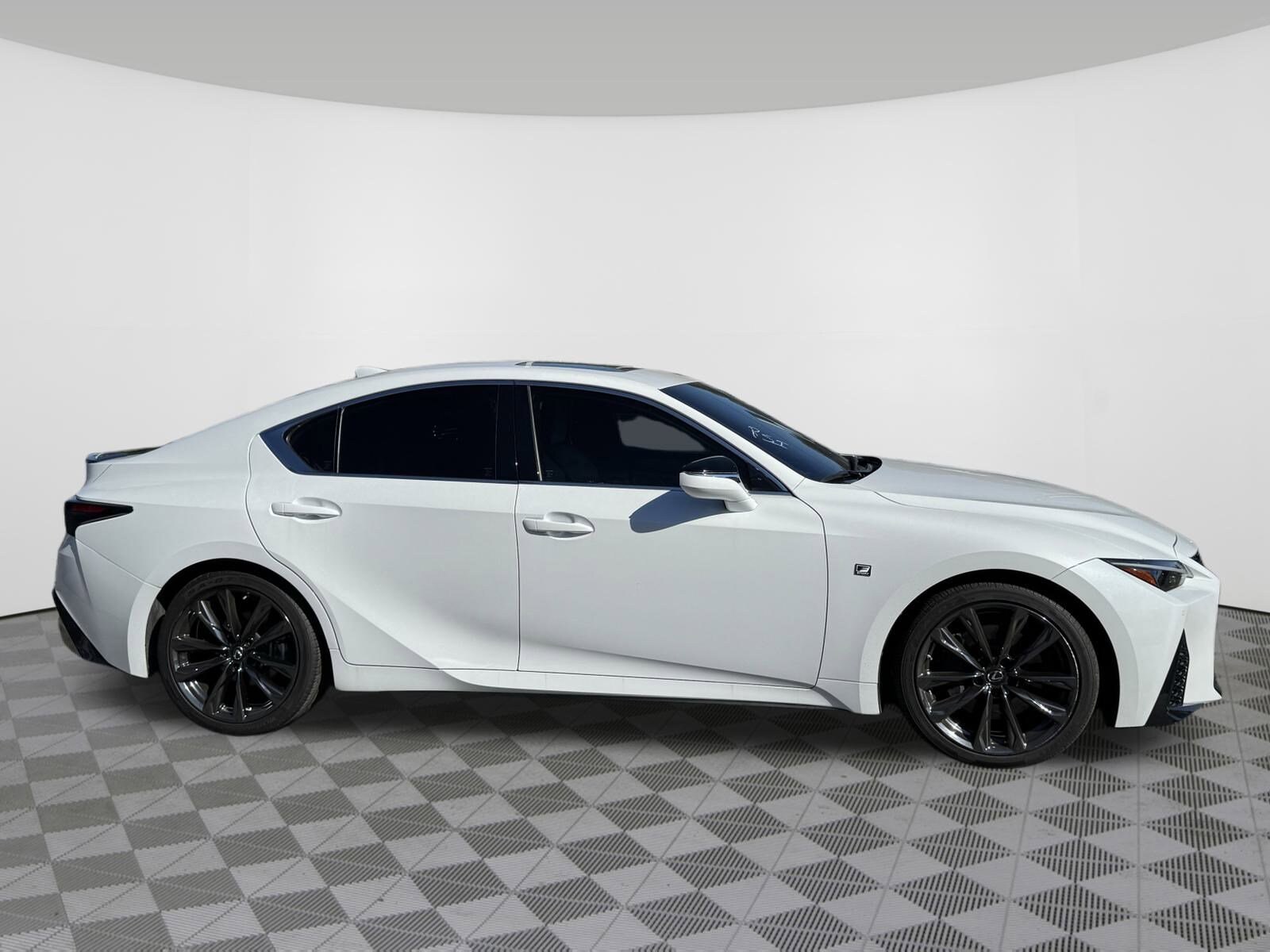 2022 Lexus IS 350 F SPORT photo 2