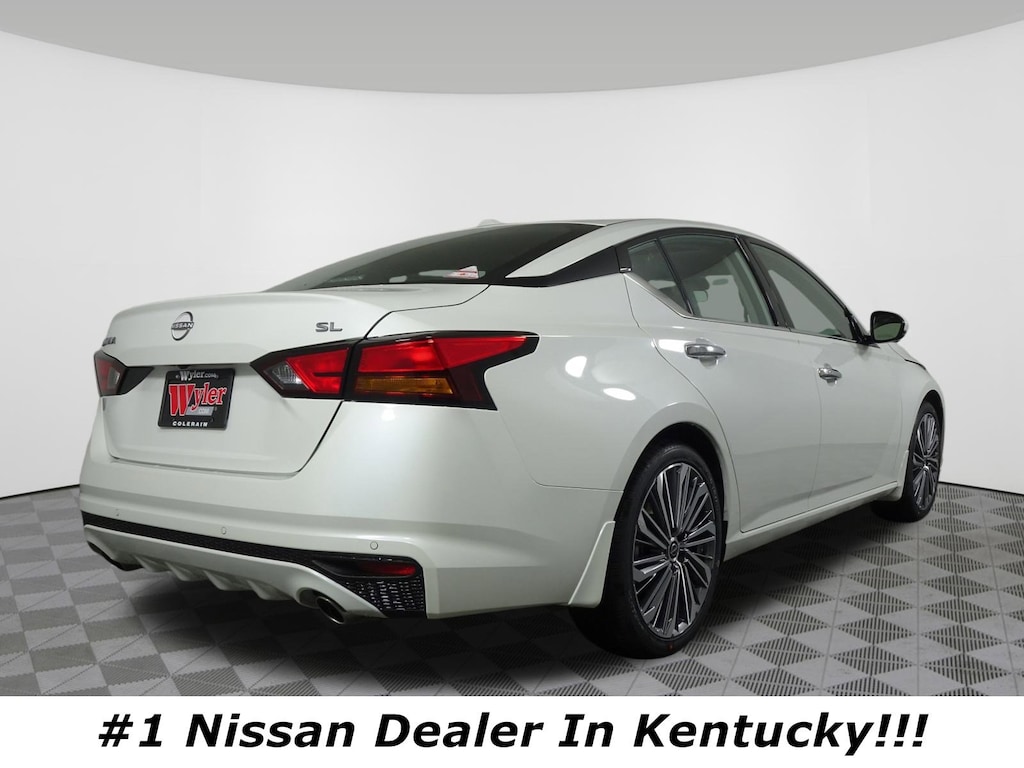 New 2025 Nissan Altima SL Sedan