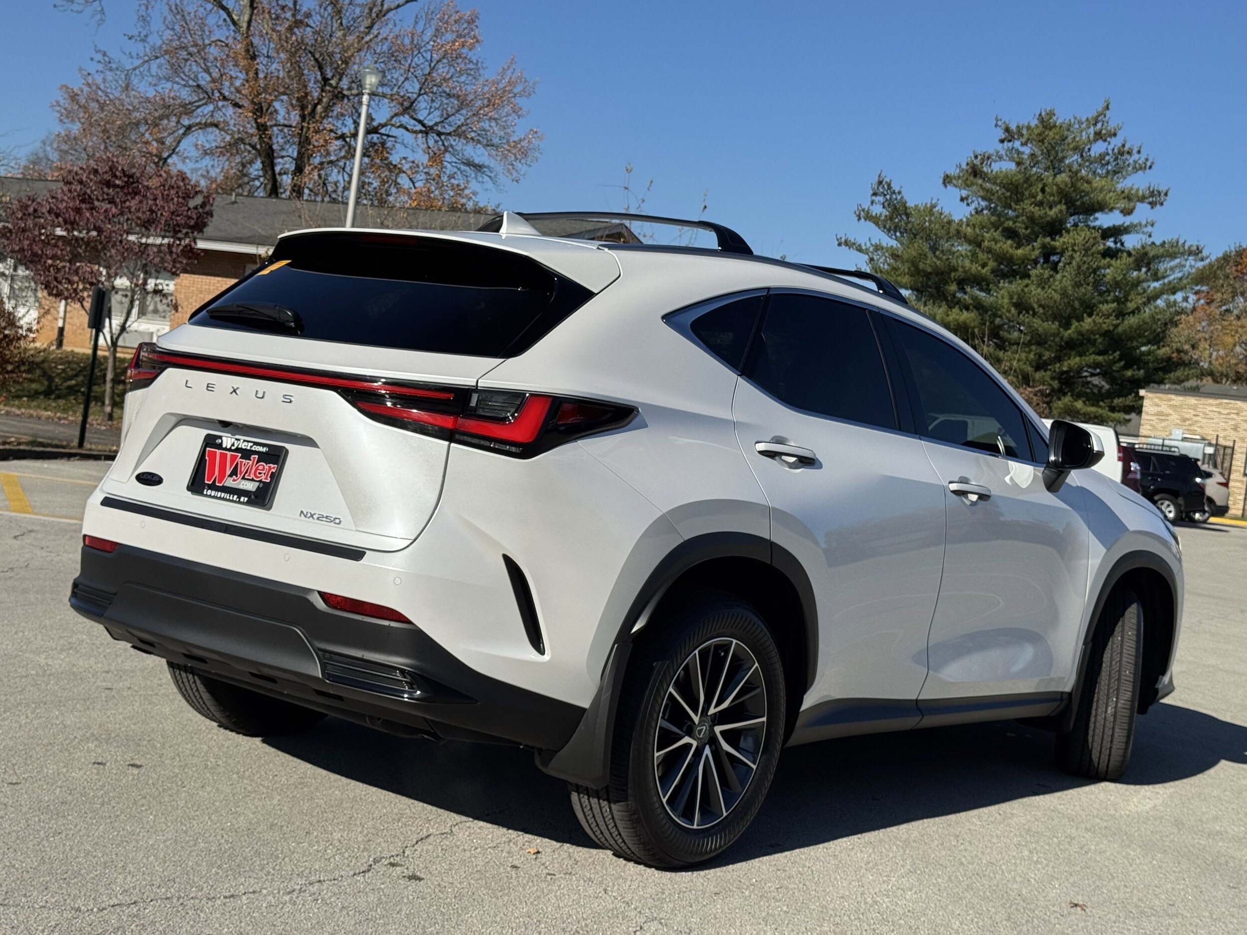2025 Lexus NX 250 Premium photo 3