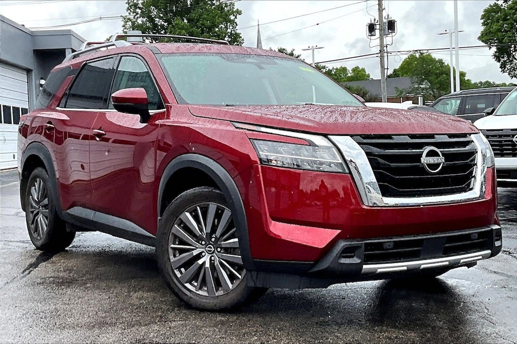 Used 2023 Nissan Pathfinder SL 4WD SUV