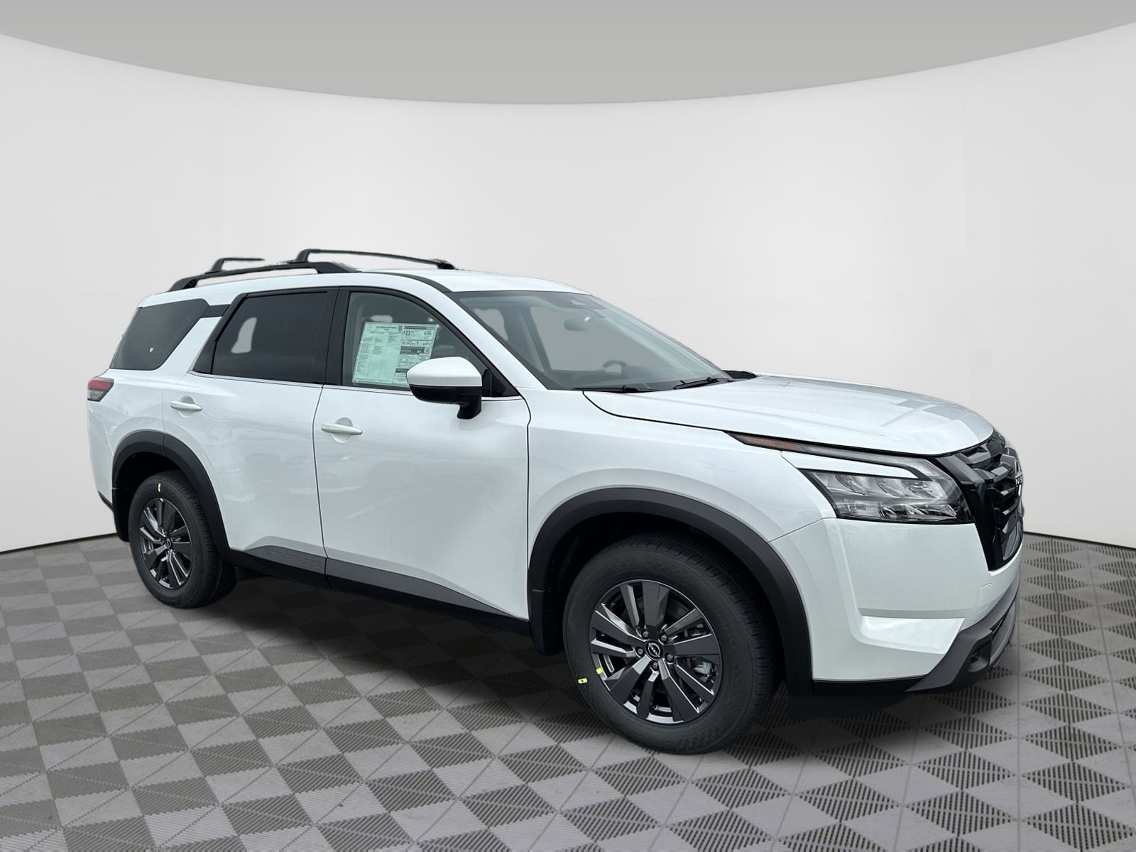 2025 Nissan Pathfinder SV's photo