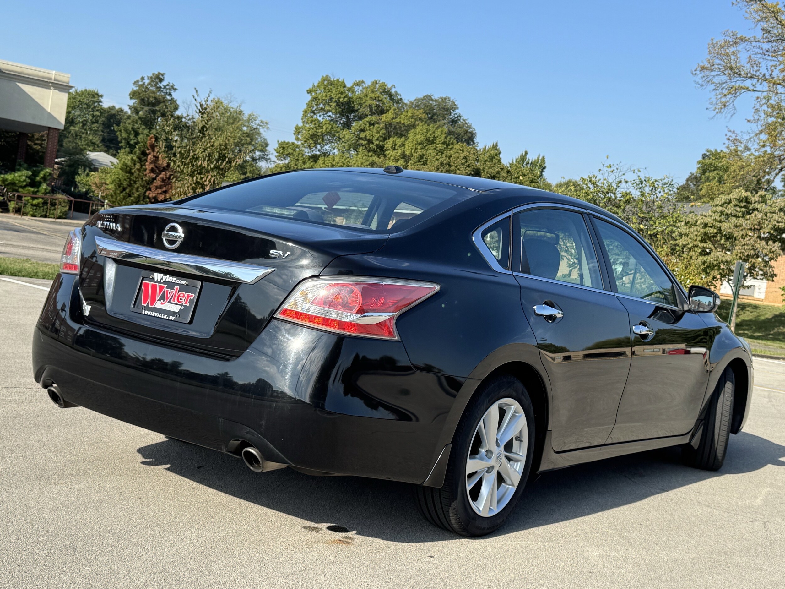 2015 Nissan Altima 2.5 SV photo 2